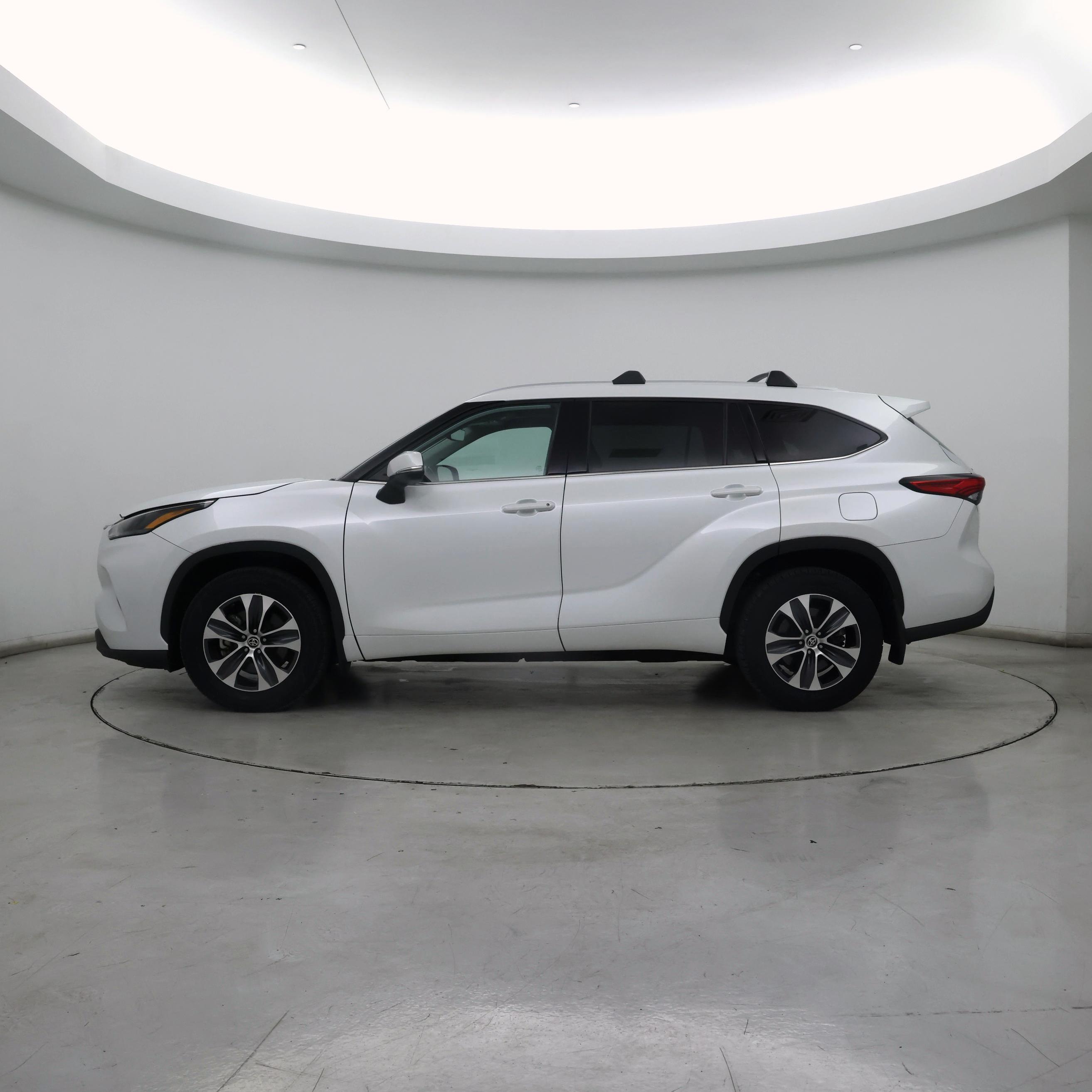 Thumbnail: 2022 Toyota Highlander - 3