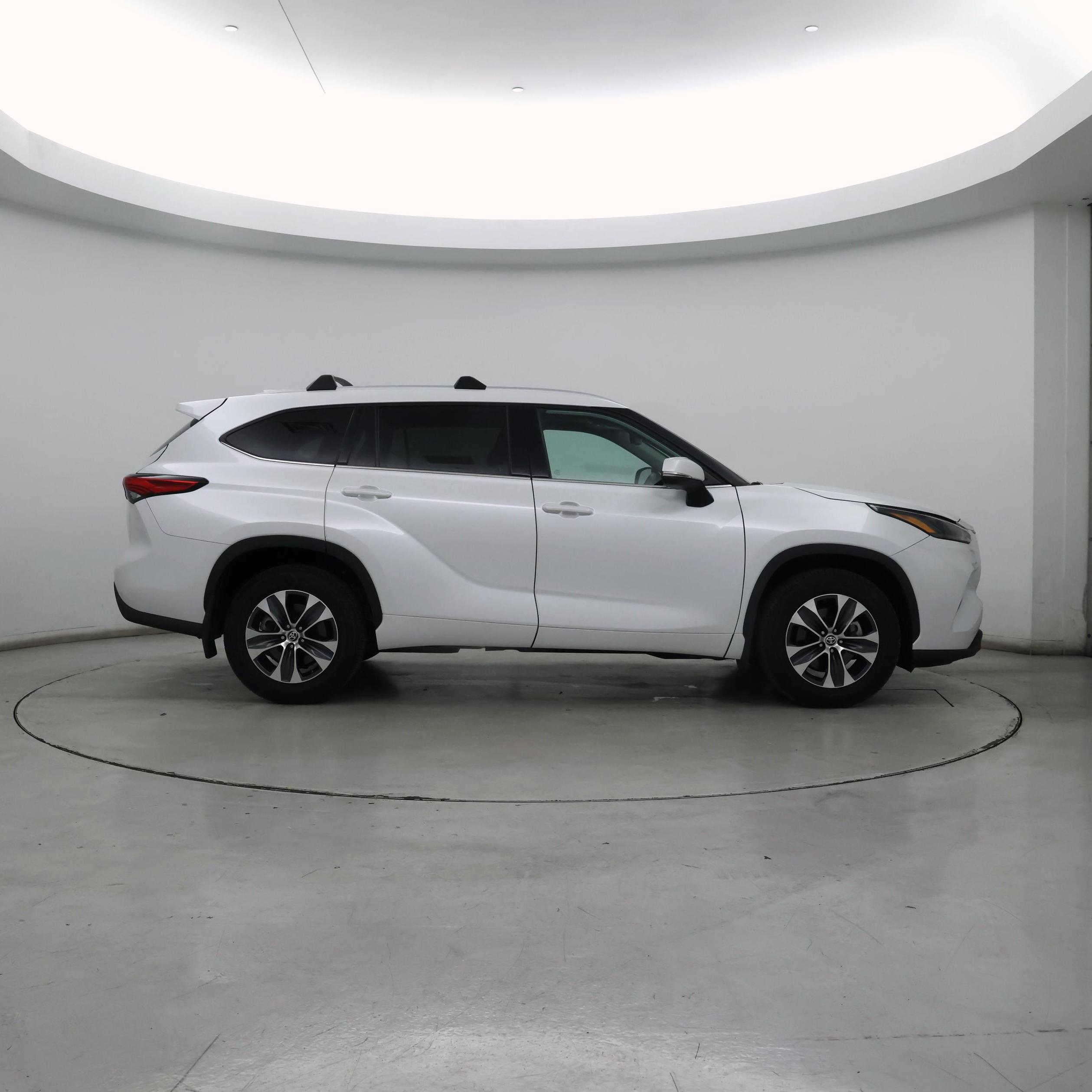 Thumbnail: 2022 Toyota Highlander - 7