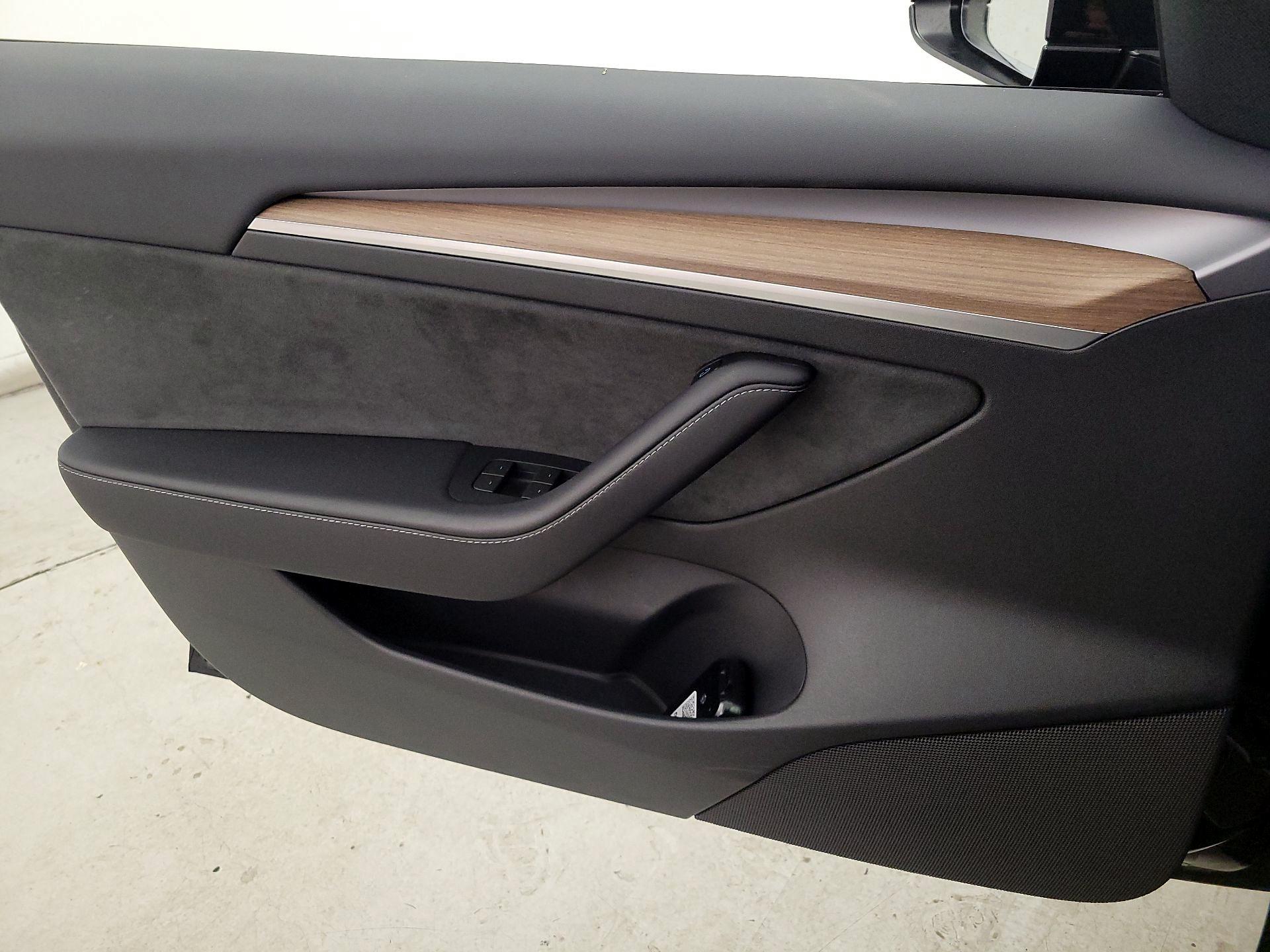 Thumbnail: 2023 Tesla Model 3 - 12