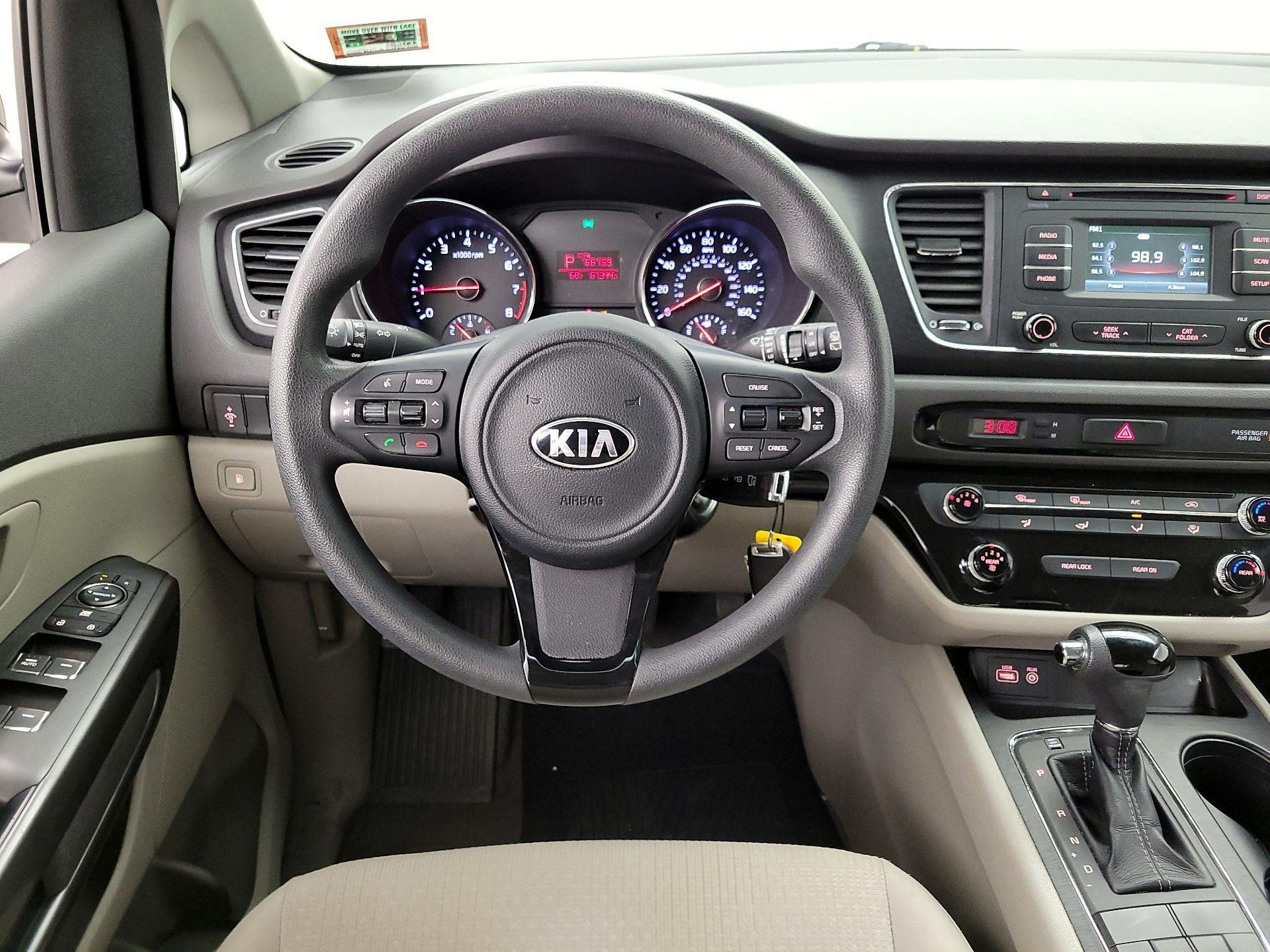 Thumbnail: 2016 Kia Sedona - 10