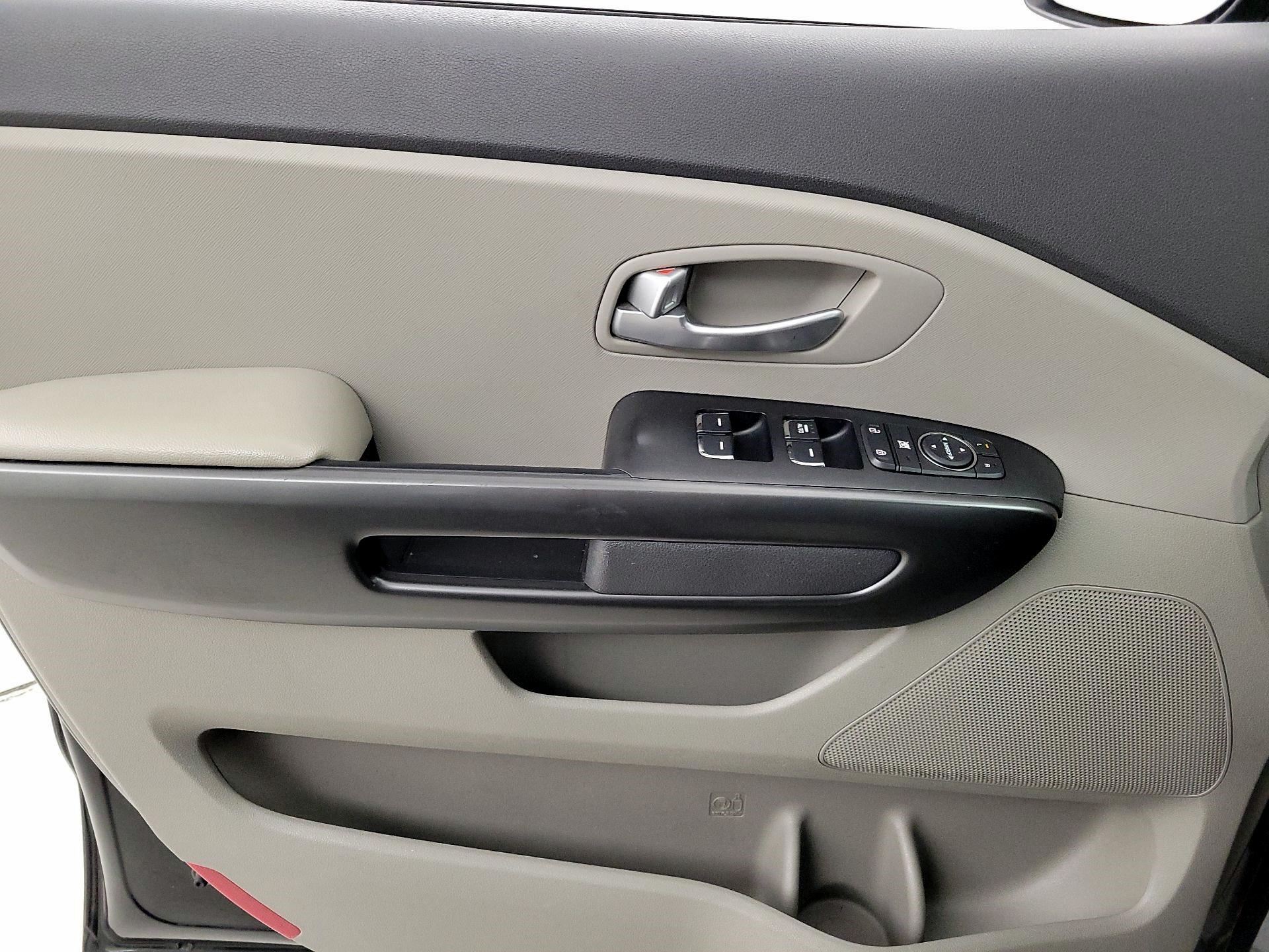 Thumbnail: 2016 Kia Sedona - 12