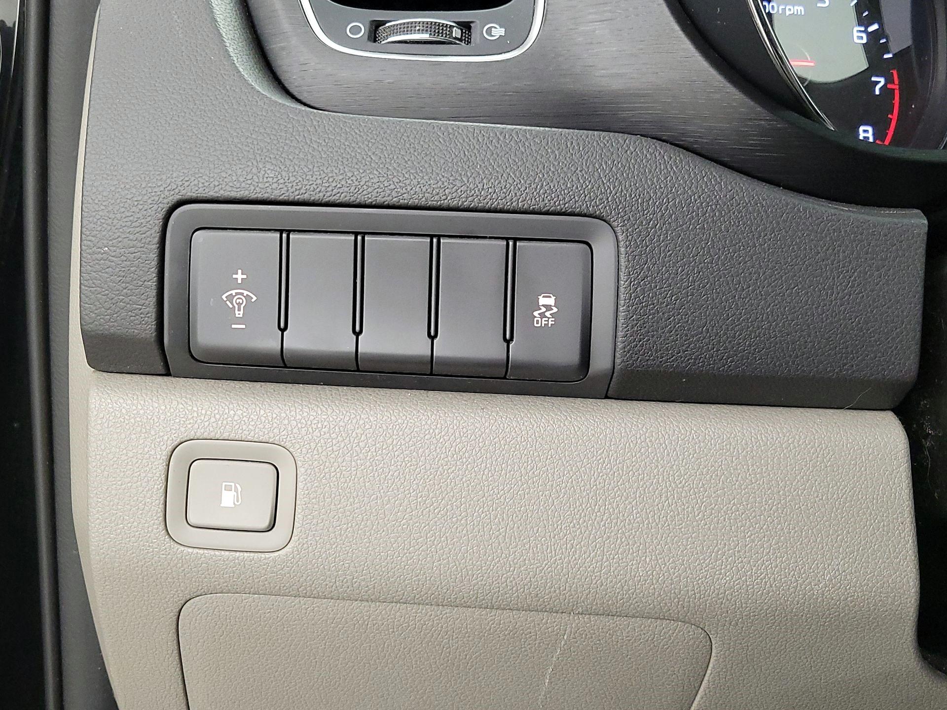 Thumbnail: 2016 Kia Sedona - 13