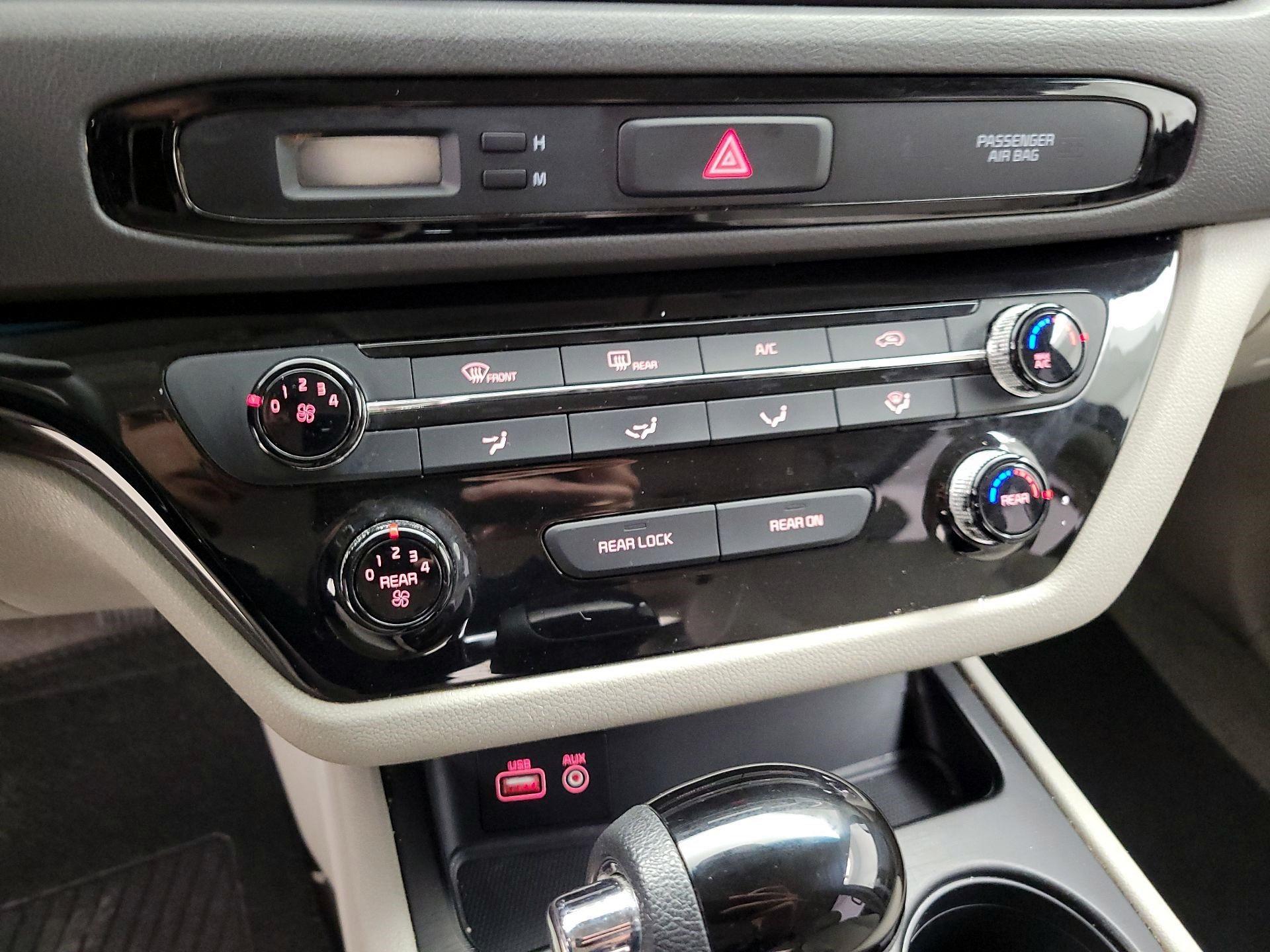 Thumbnail: 2016 Kia Sedona - 16