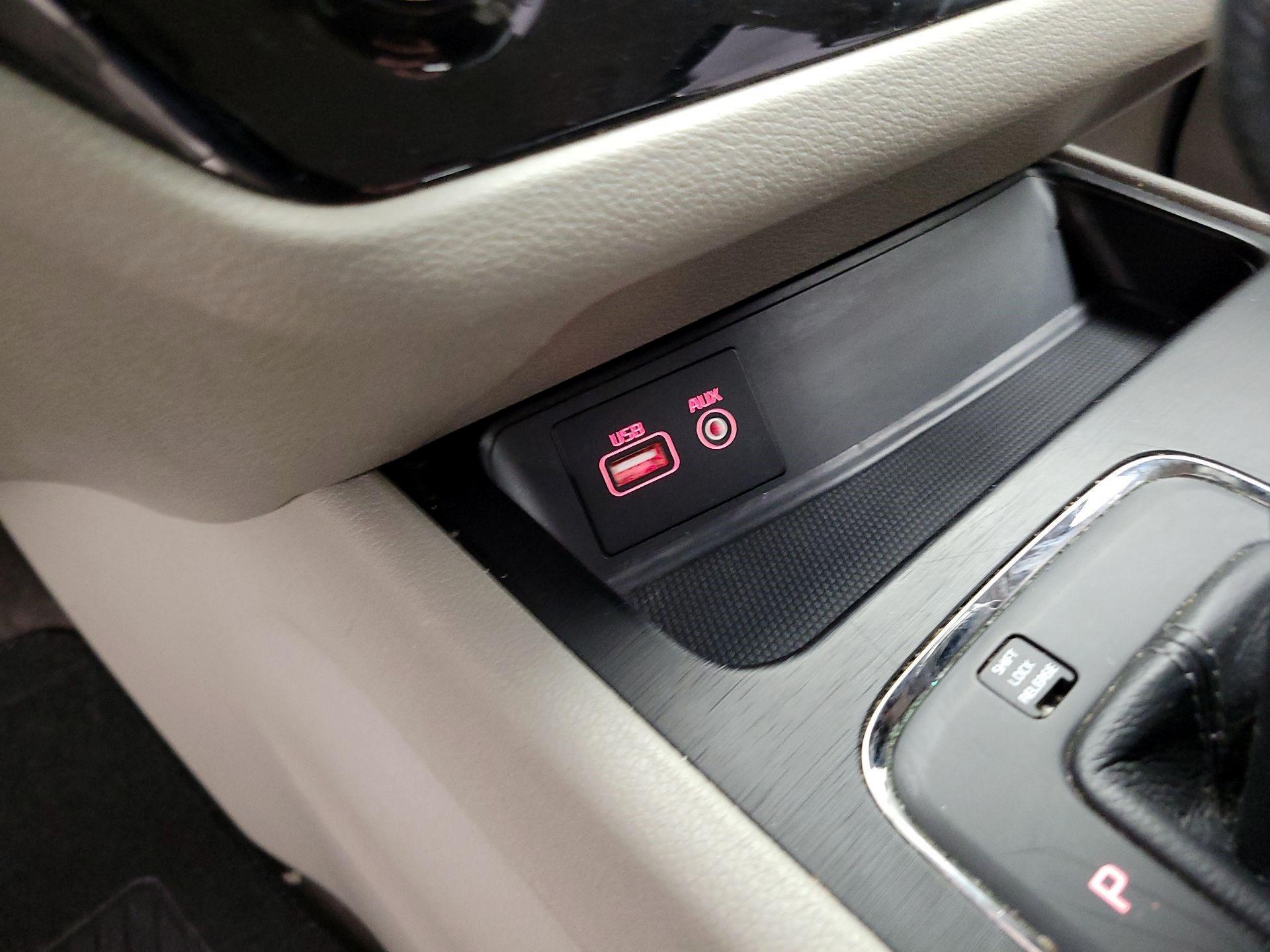 Thumbnail: 2016 Kia Sedona - 18