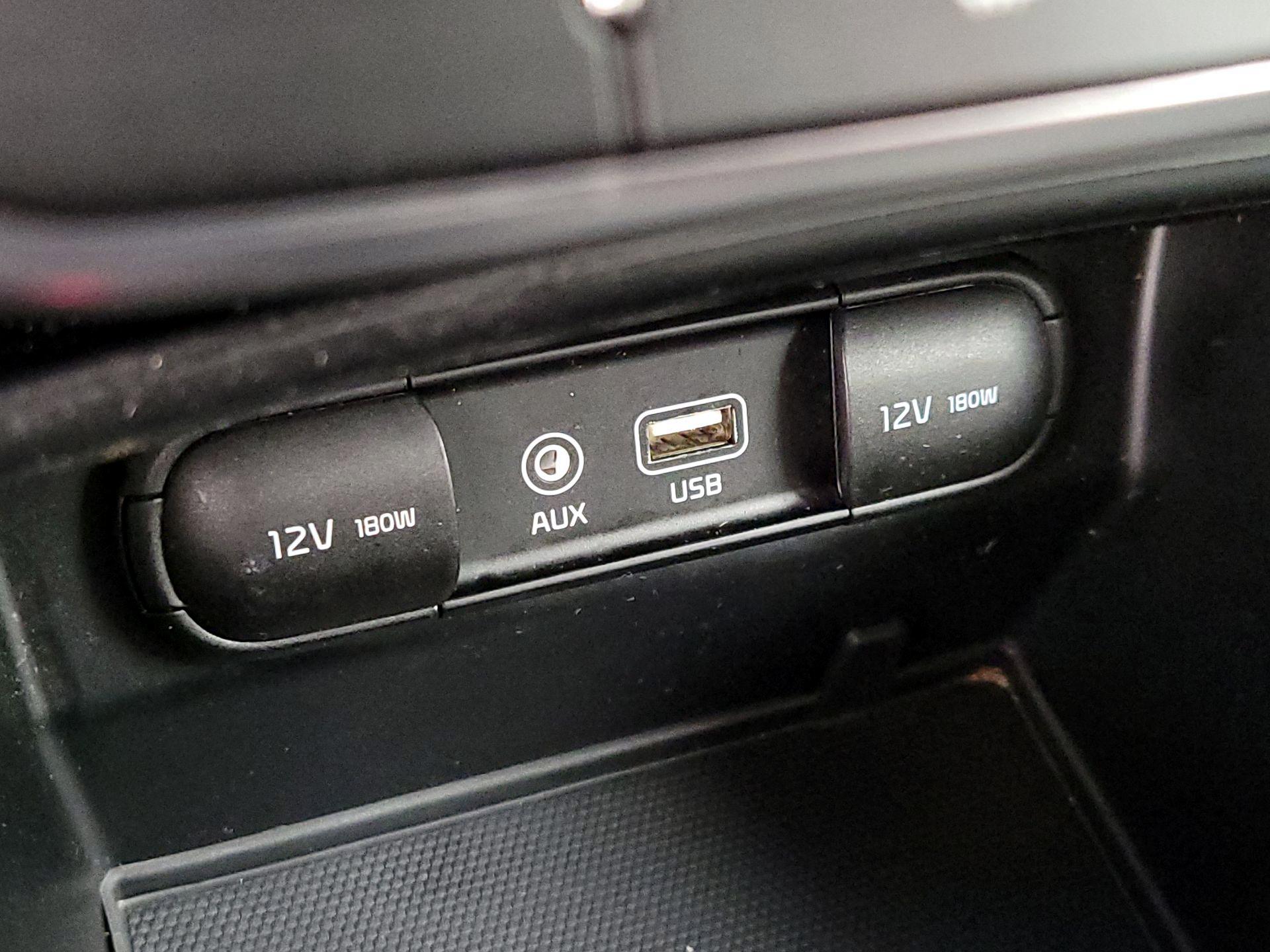 Thumbnail: 2019 Kia Sorento - 18