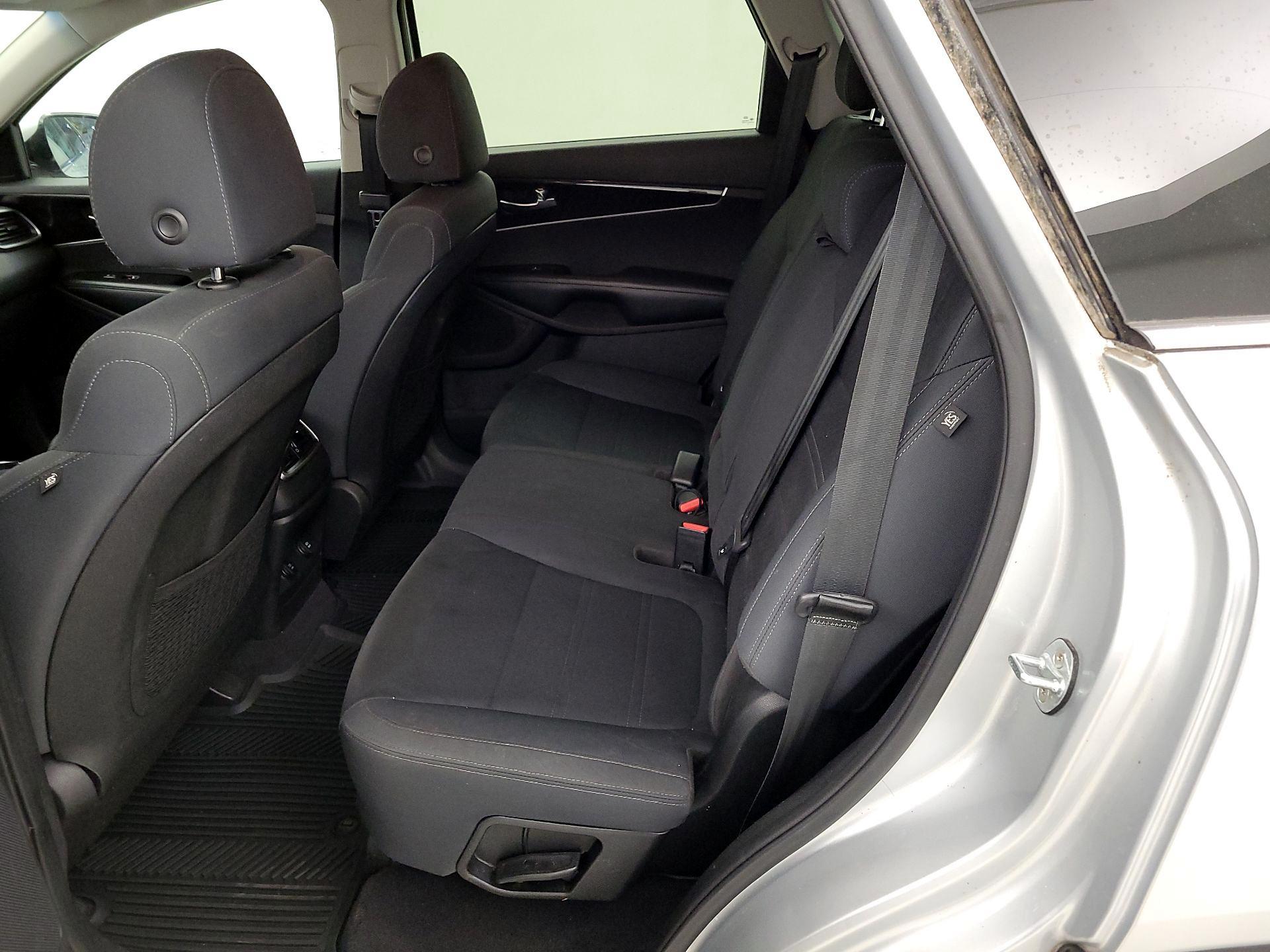 Thumbnail: 2019 Kia Sorento - 19