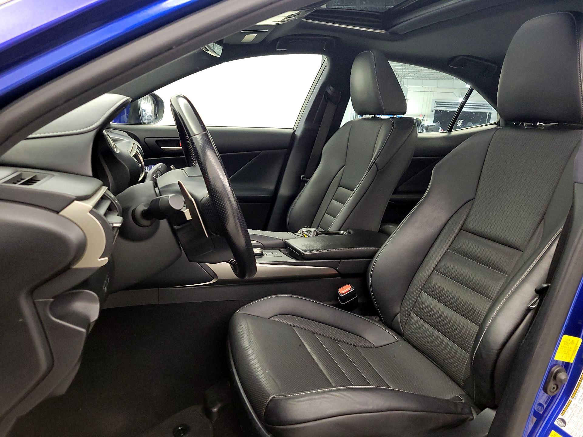 Thumbnail: 2017 Lexus IS - 11