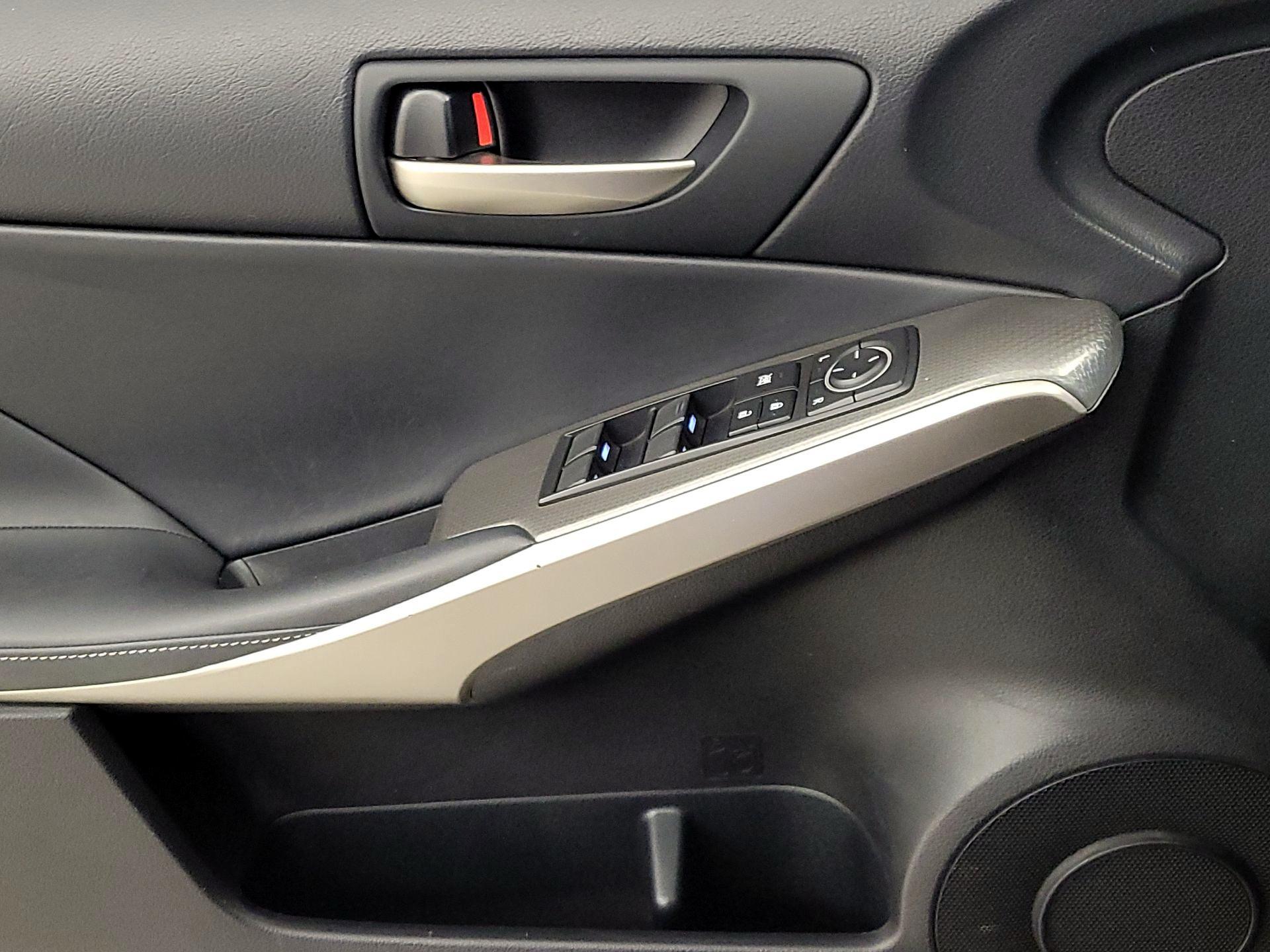 Thumbnail: 2017 Lexus IS - 12