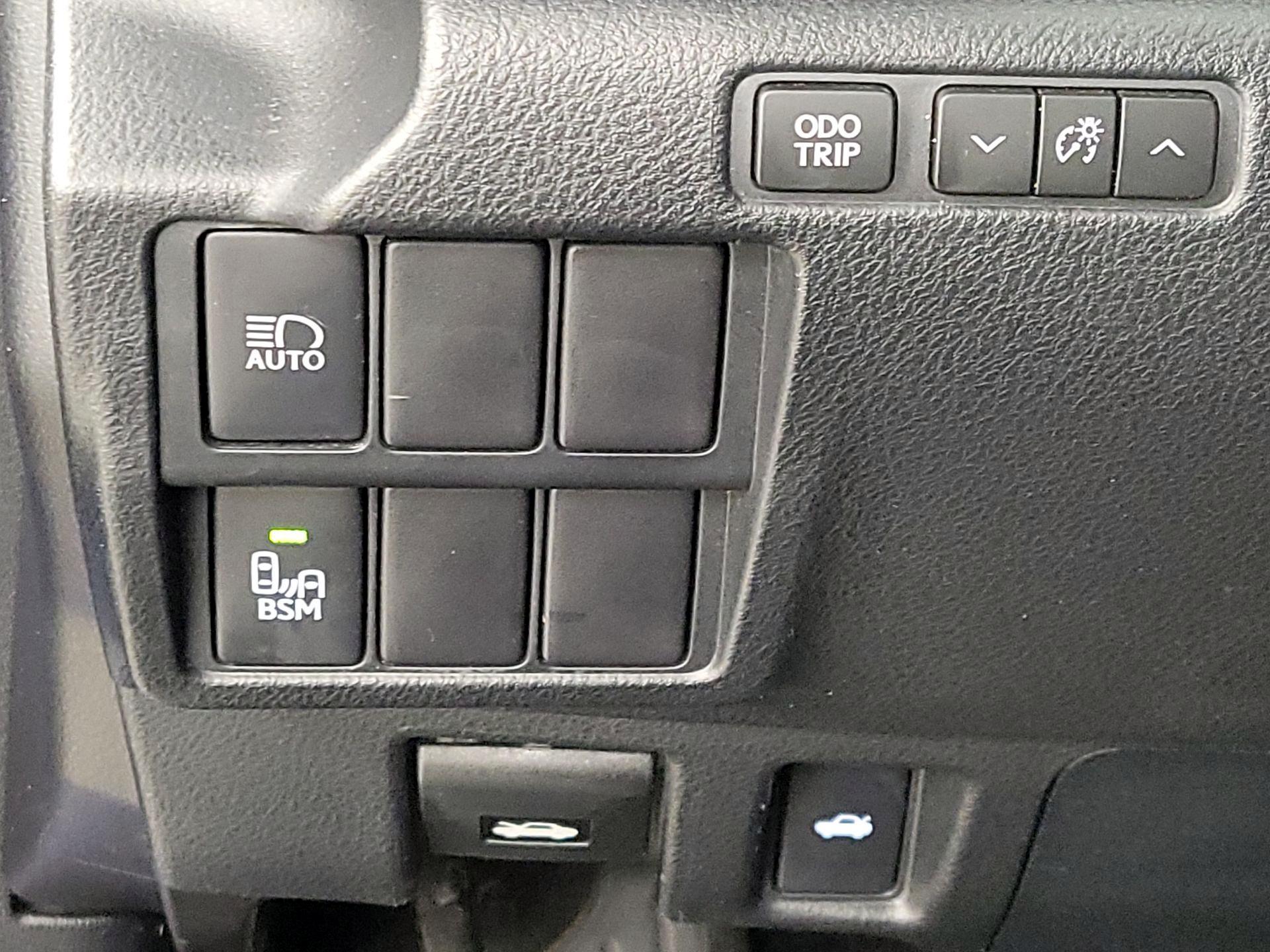 Thumbnail: 2017 Lexus IS - 13