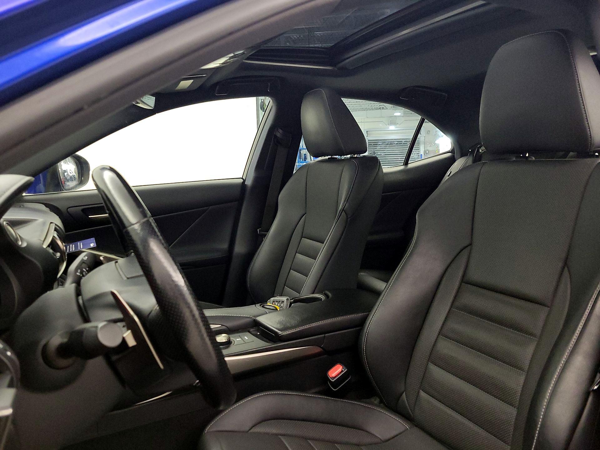 Thumbnail: 2017 Lexus IS - 20