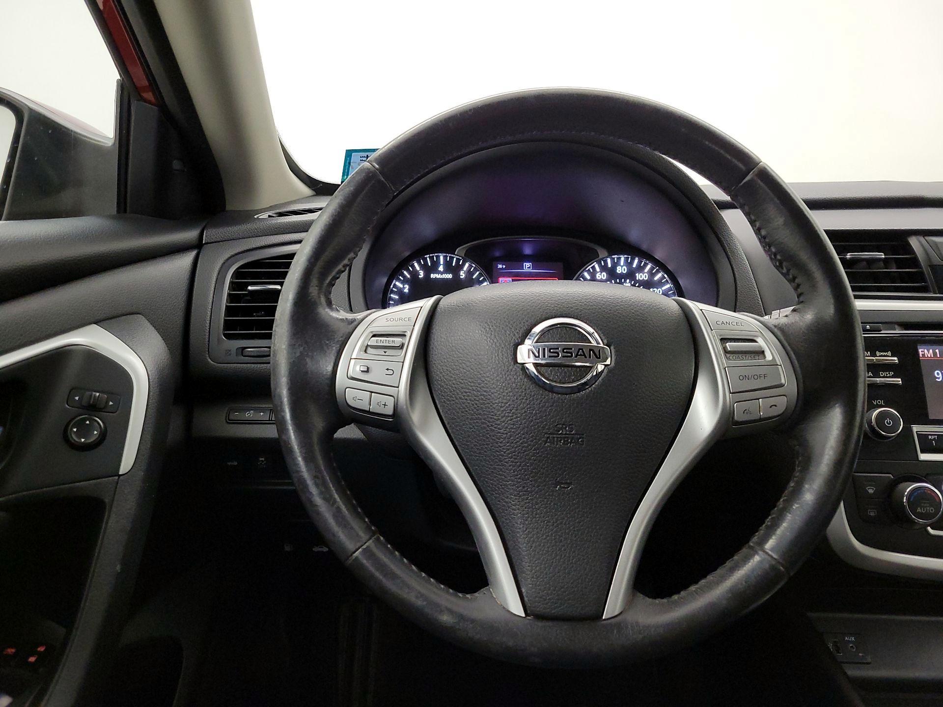 Thumbnail: 2017 Nissan Altima - 10