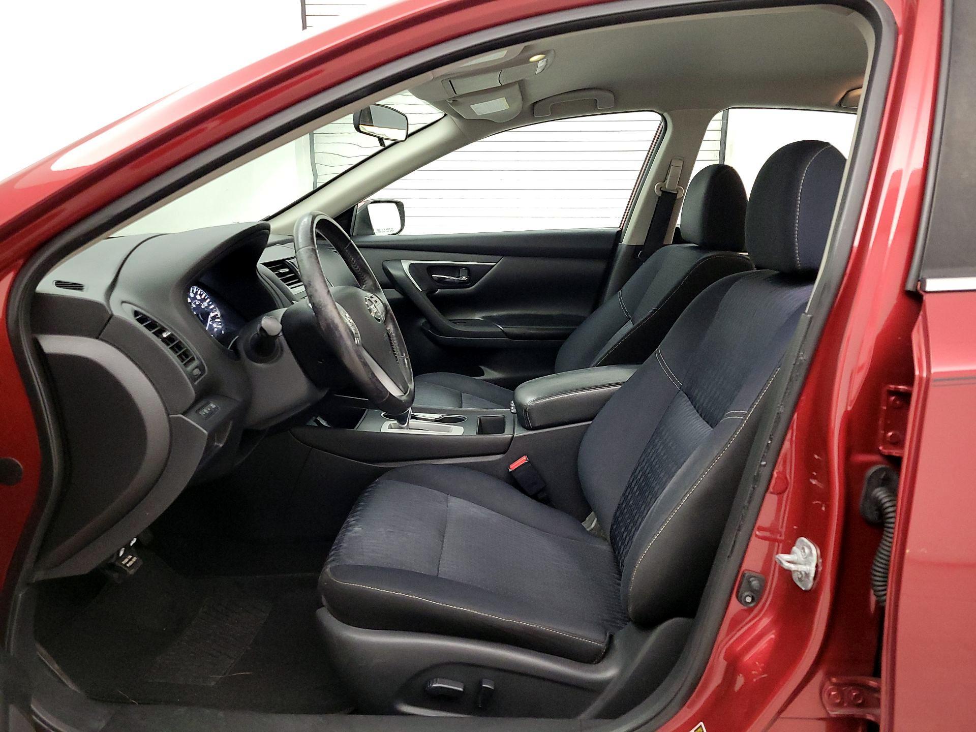 Thumbnail: 2017 Nissan Altima - 11