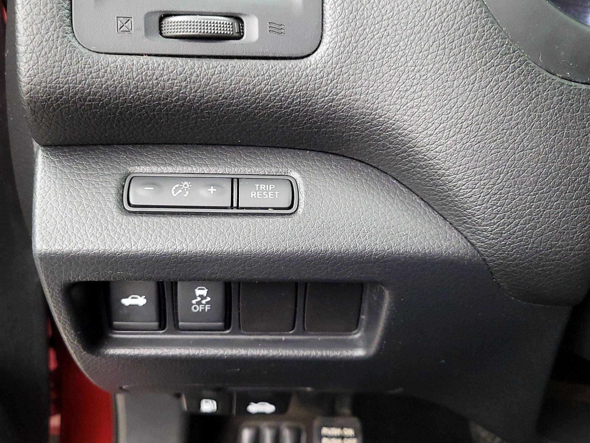 Thumbnail: 2017 Nissan Altima - 13