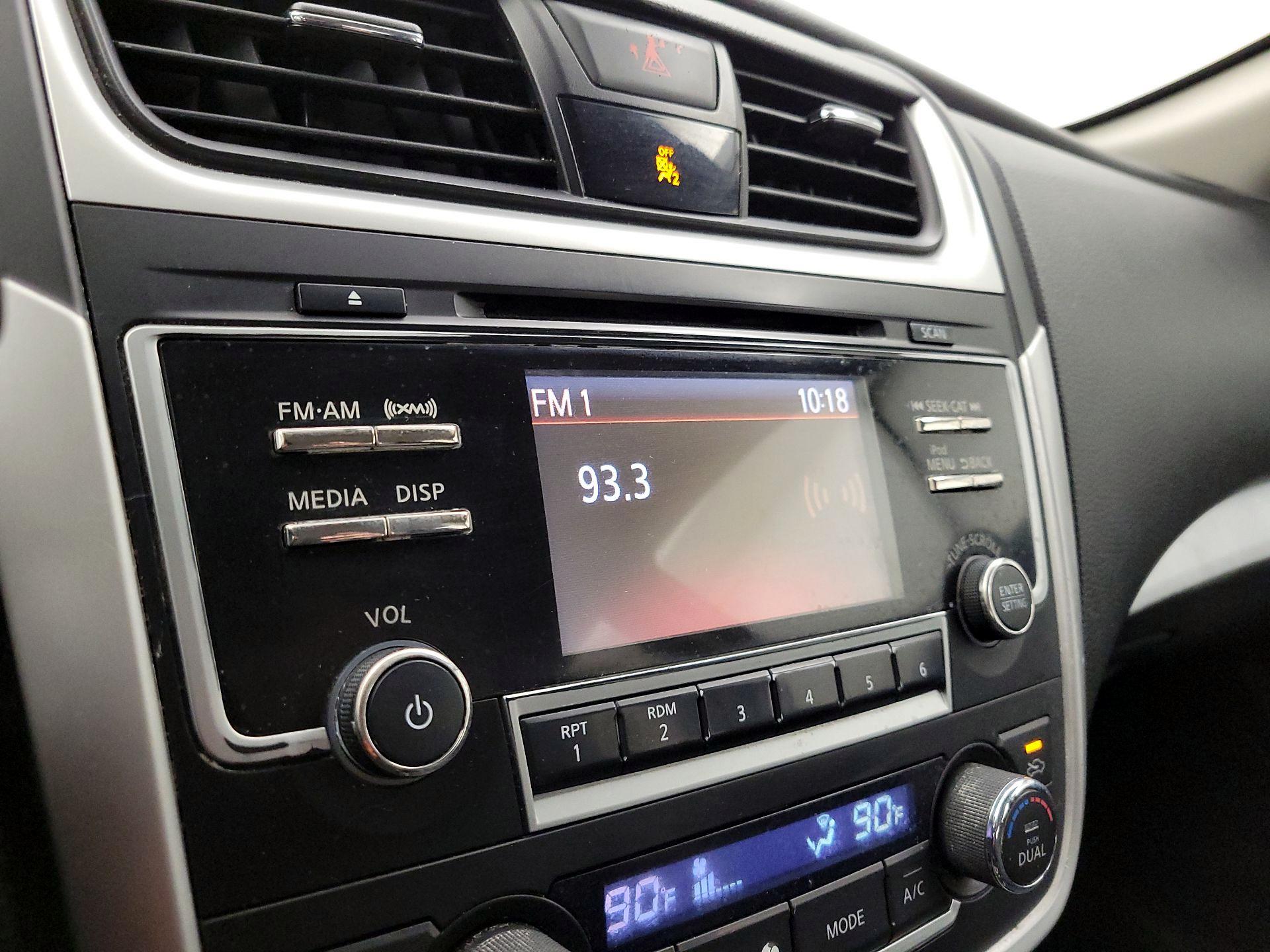 Thumbnail: 2017 Nissan Altima - 15