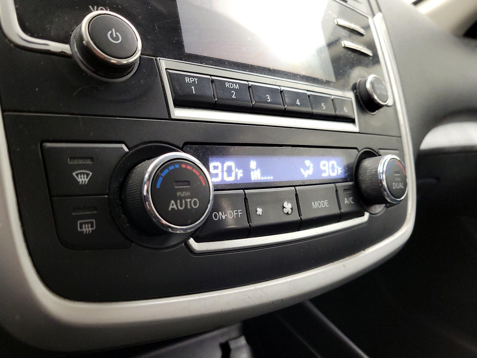 Thumbnail: 2017 Nissan Altima - 16