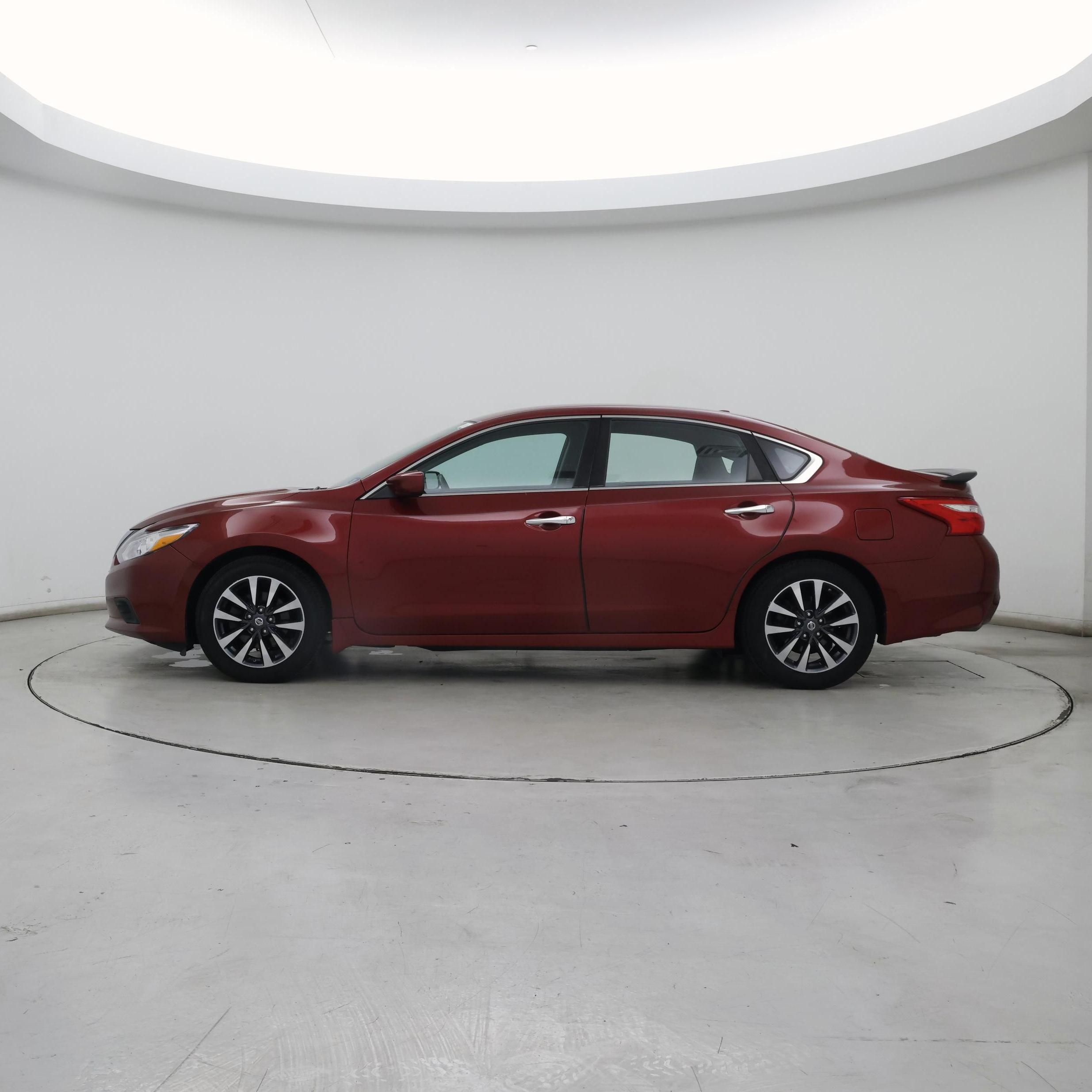 Thumbnail: 2017 Nissan Altima - 3