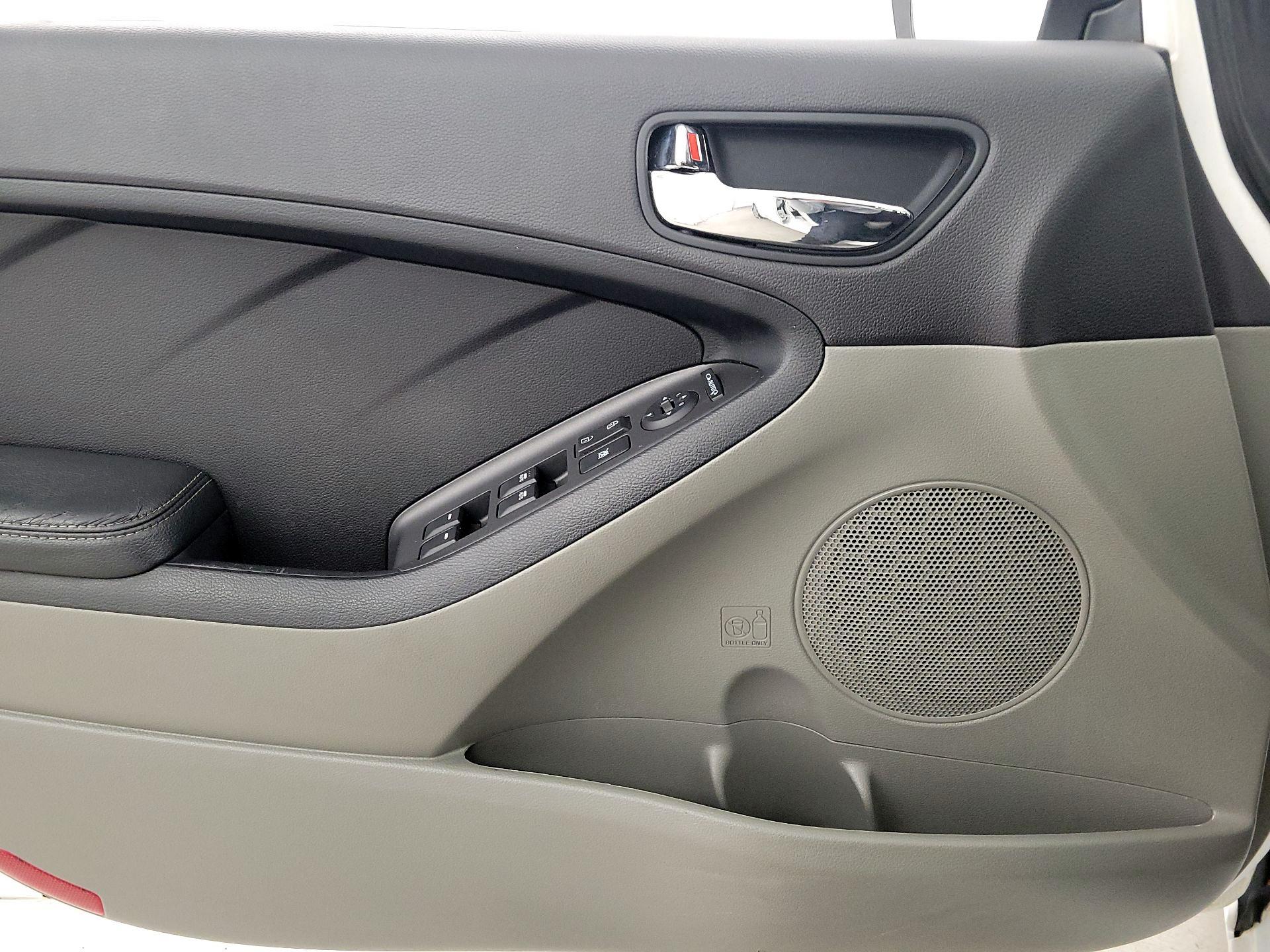 Thumbnail: 2016 Kia Forte - 12