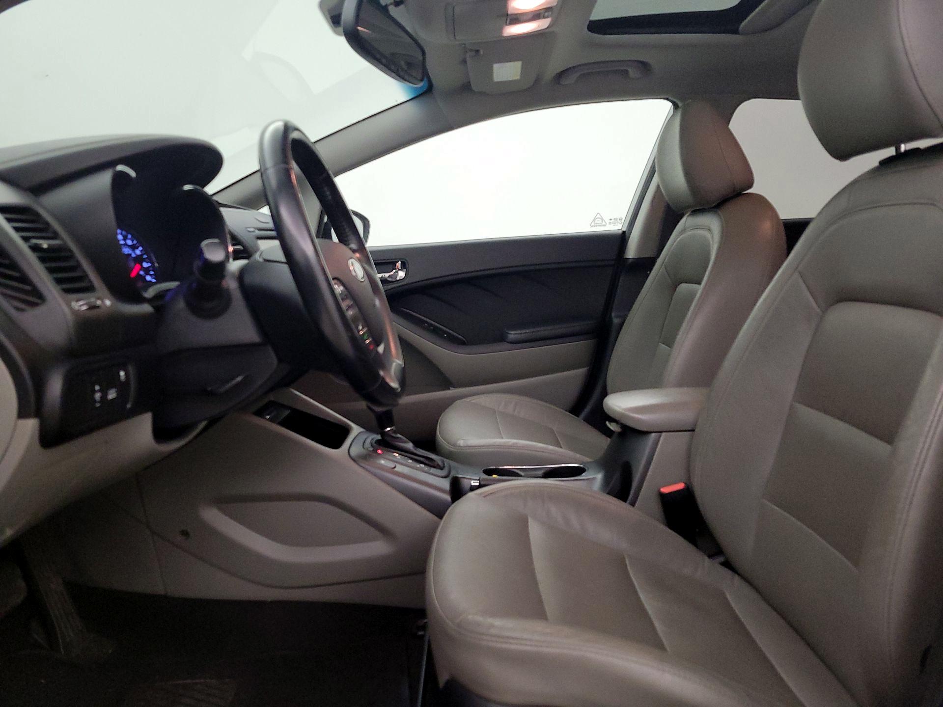 Thumbnail: 2016 Kia Forte - 14