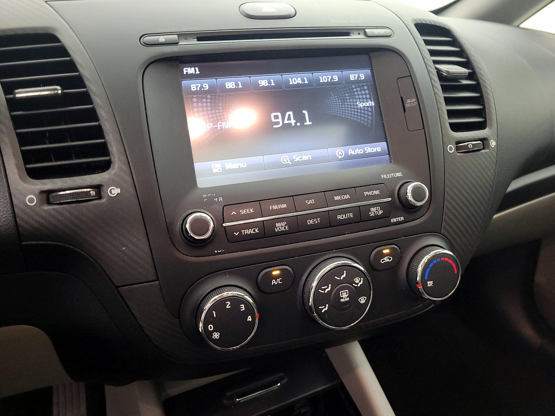 Thumbnail: 2016 Kia Forte - 16