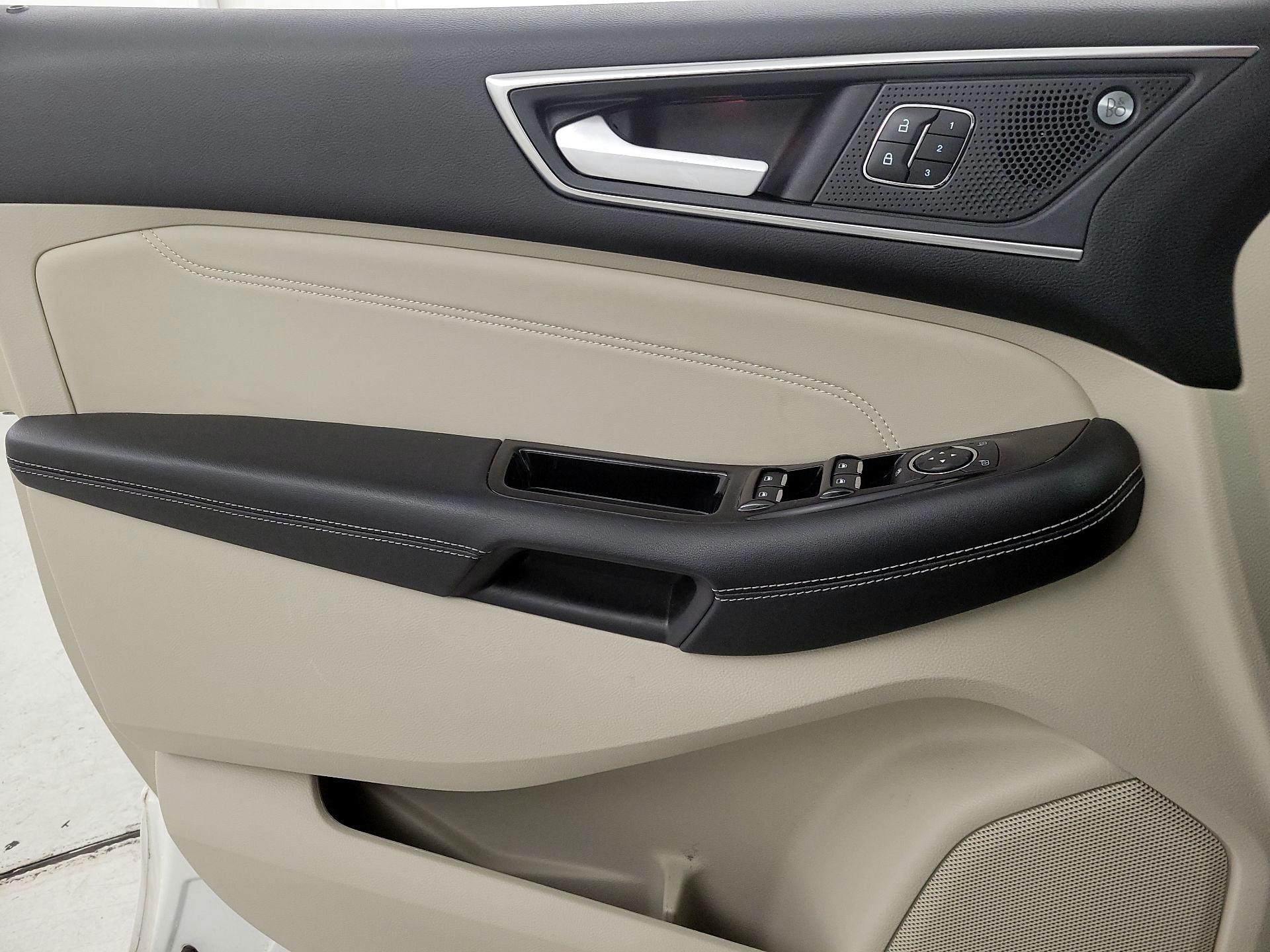 Thumbnail: 2020 Ford Edge - 12