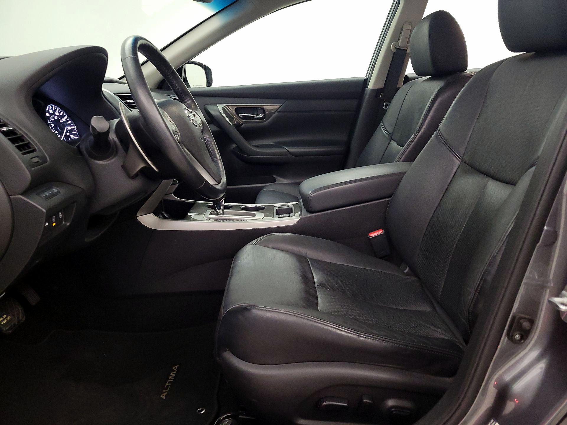 Thumbnail: 2015 Nissan Altima - 11