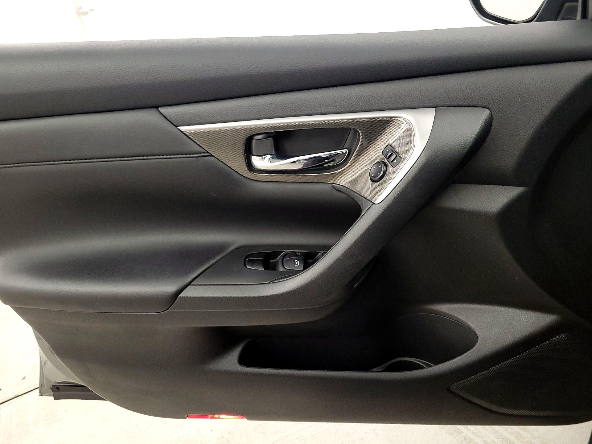 Thumbnail: 2015 Nissan Altima - 12