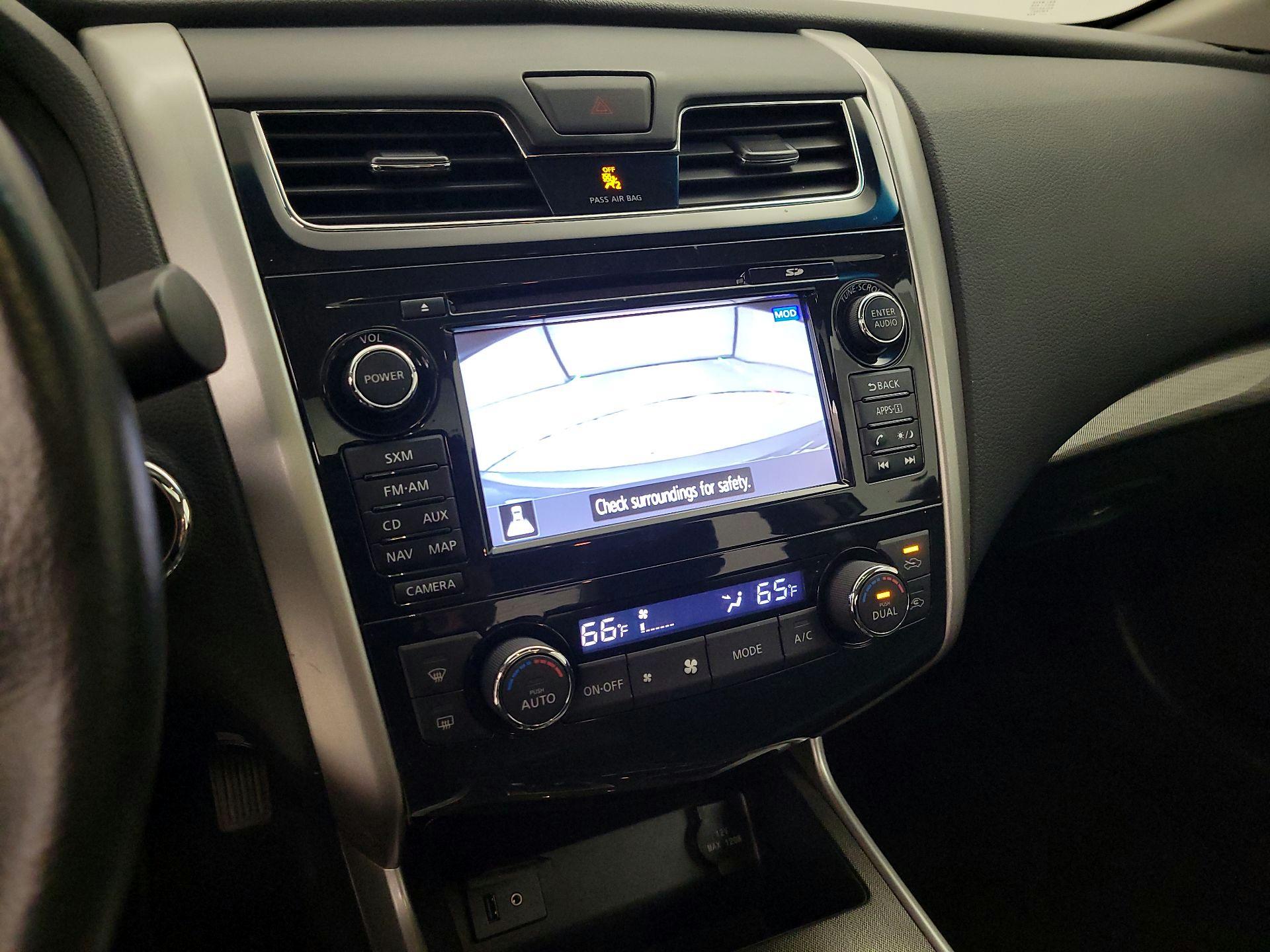 Thumbnail: 2015 Nissan Altima - 15