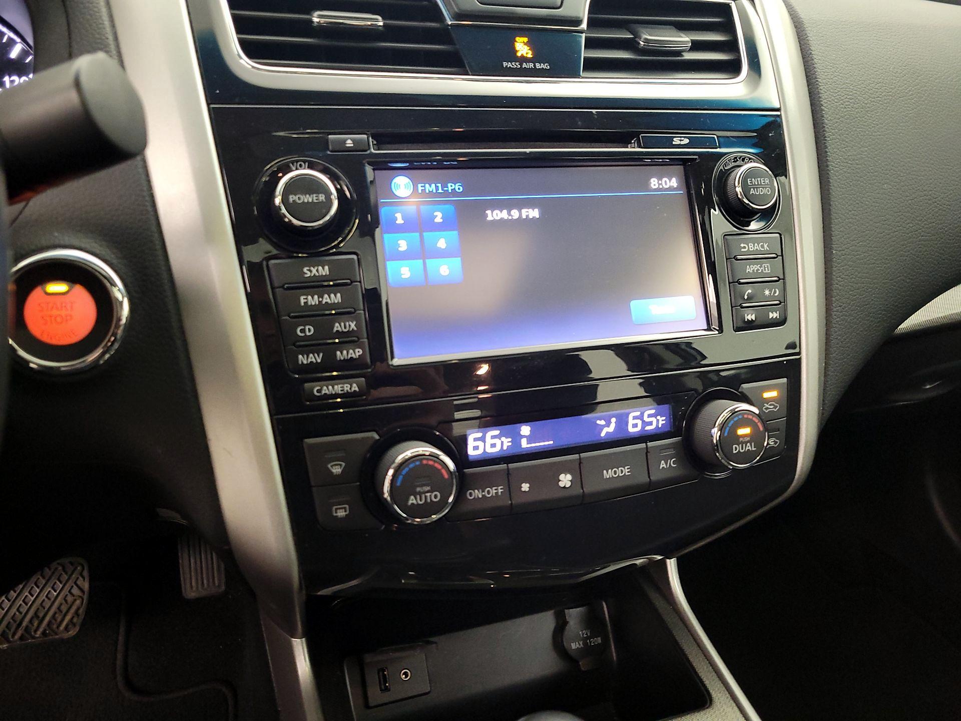 Thumbnail: 2015 Nissan Altima - 16