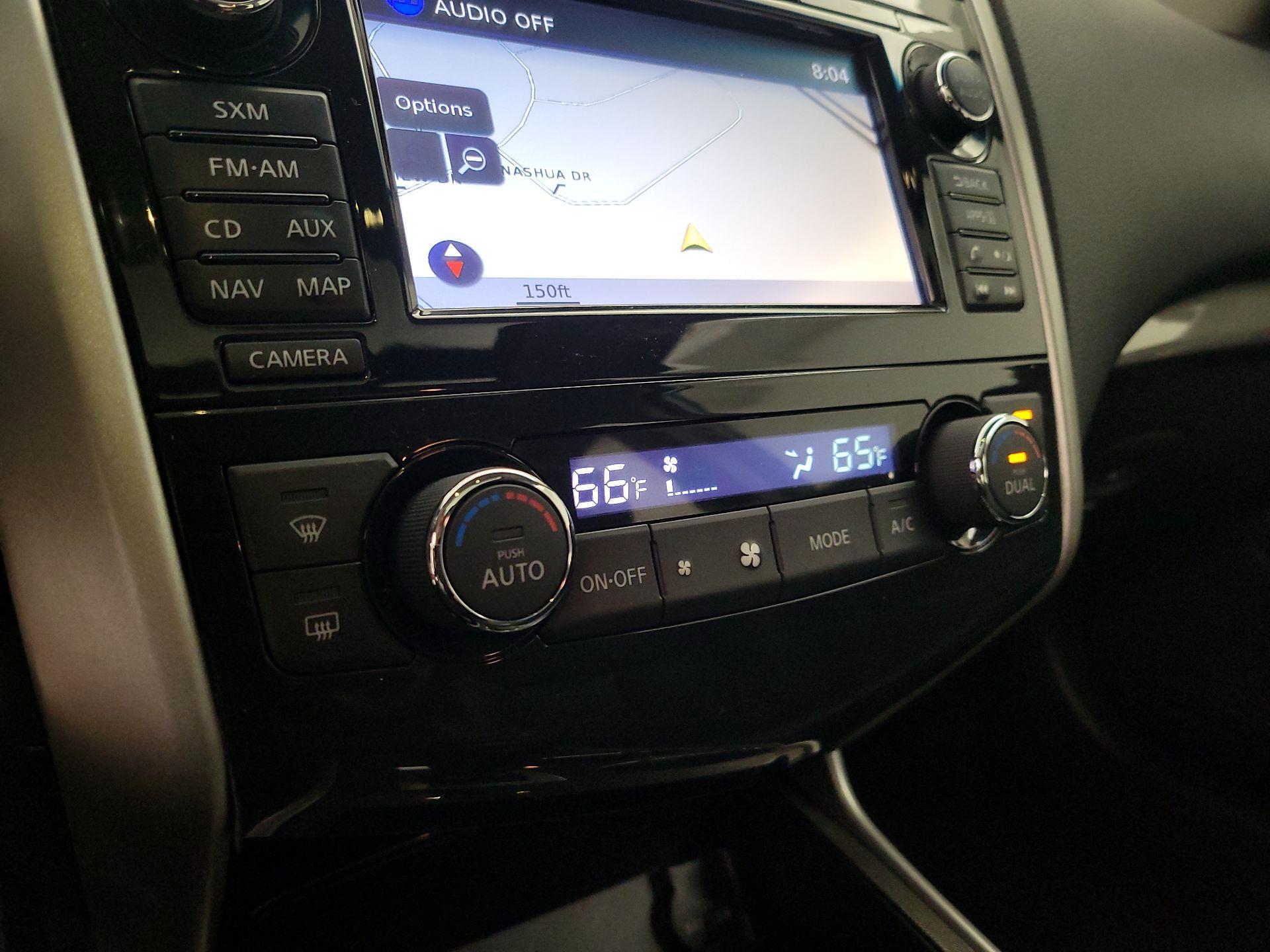 Thumbnail: 2015 Nissan Altima - 17