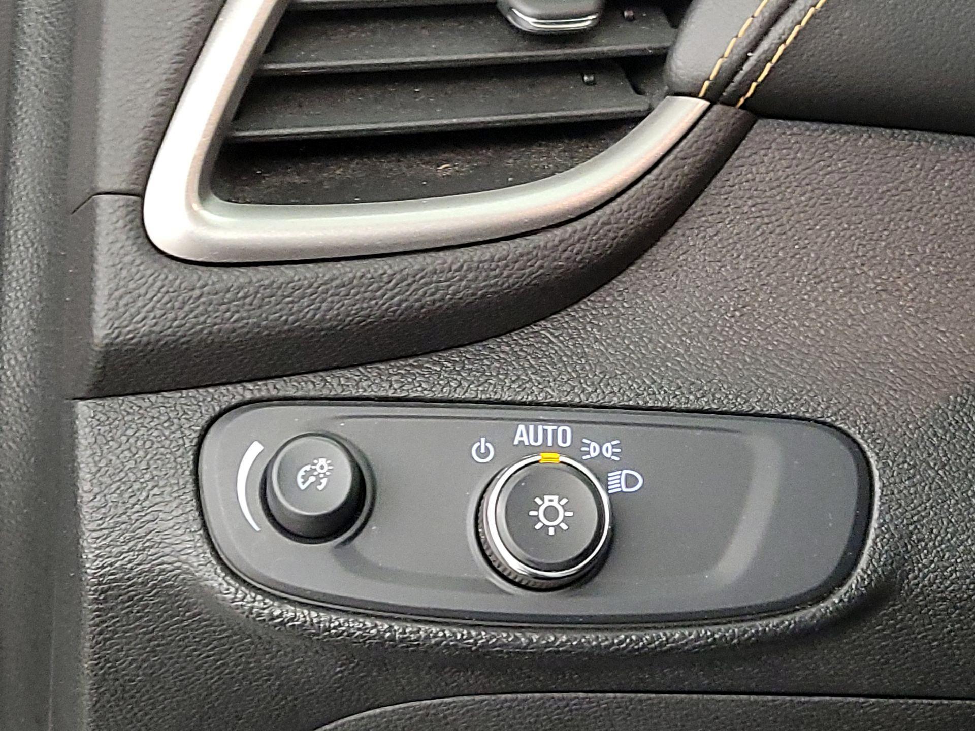 Thumbnail: 2018 Chevrolet Trax - 13