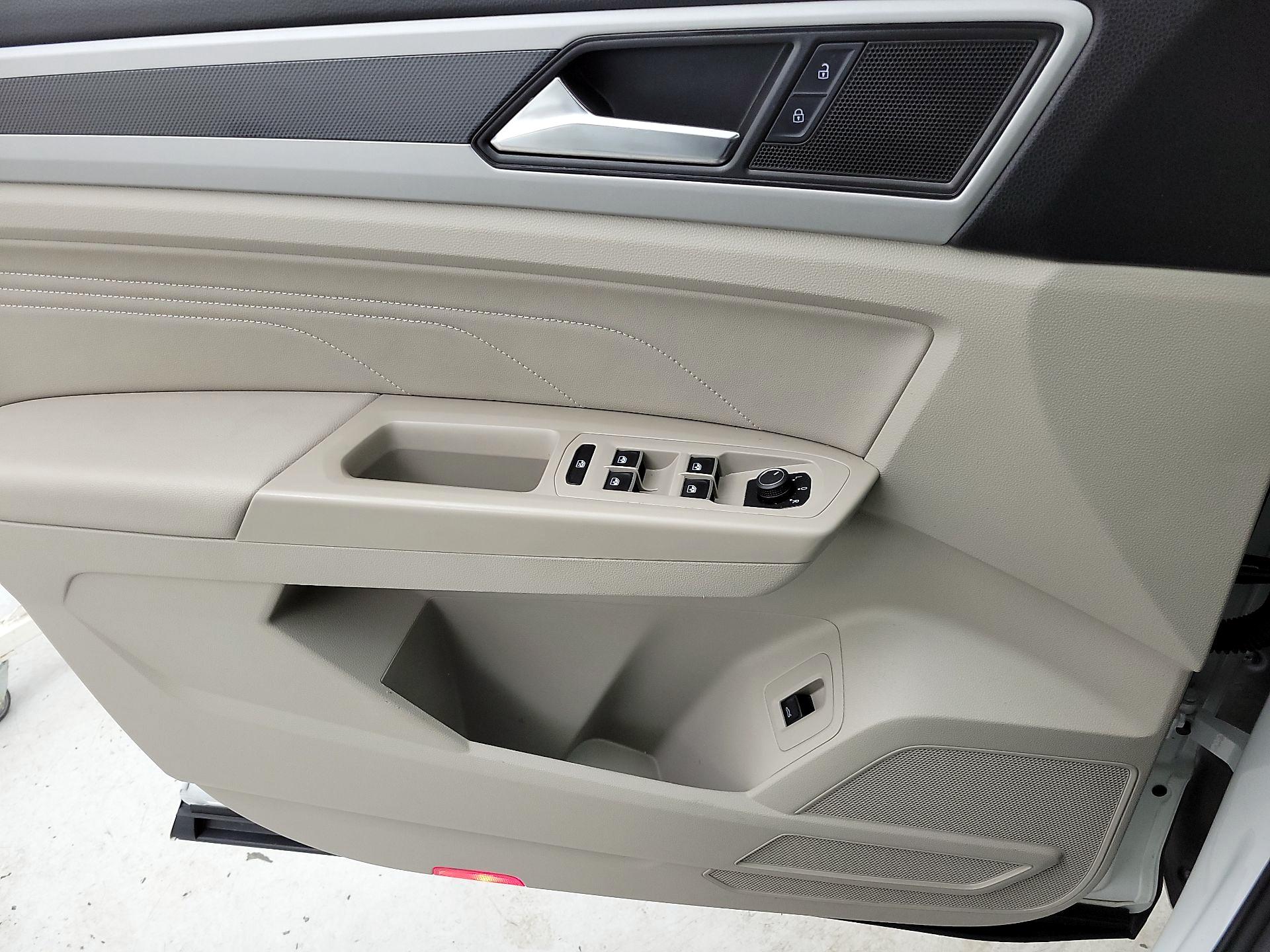 Thumbnail: 2021 Volkswagen Atlas - 12