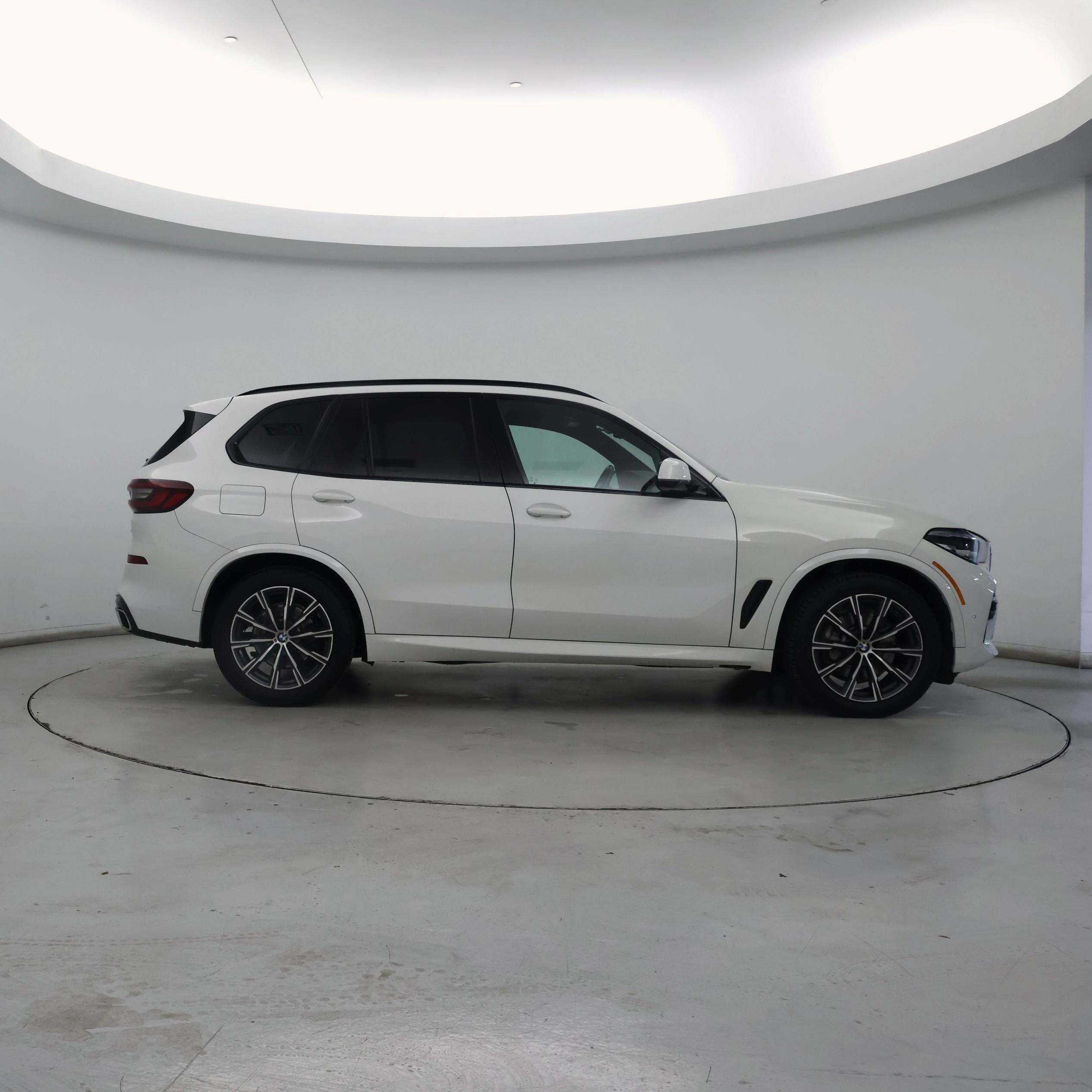Thumbnail: 2021 BMW X5 - 7