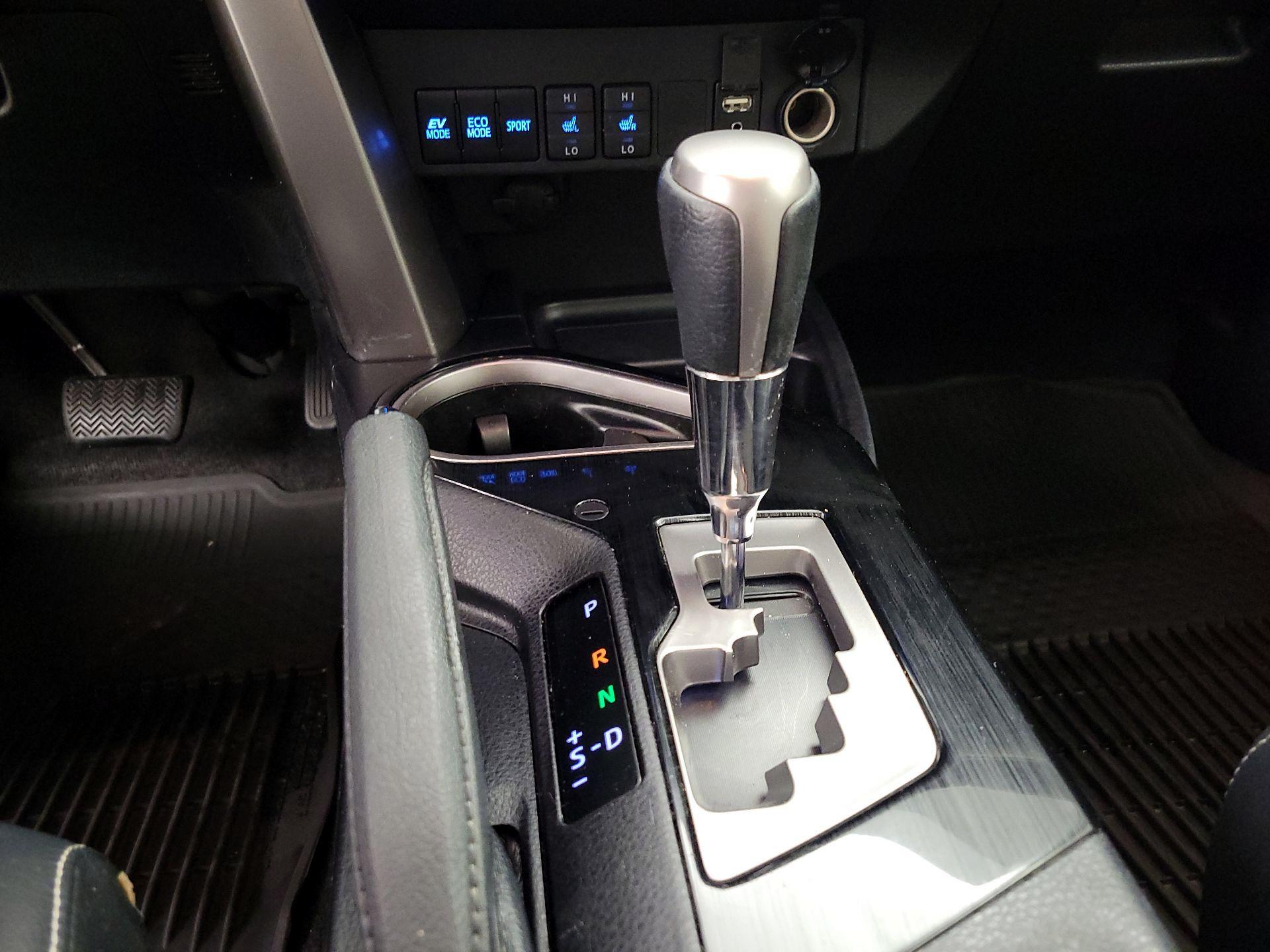 Thumbnail: 2016 Toyota RAV4 - 18