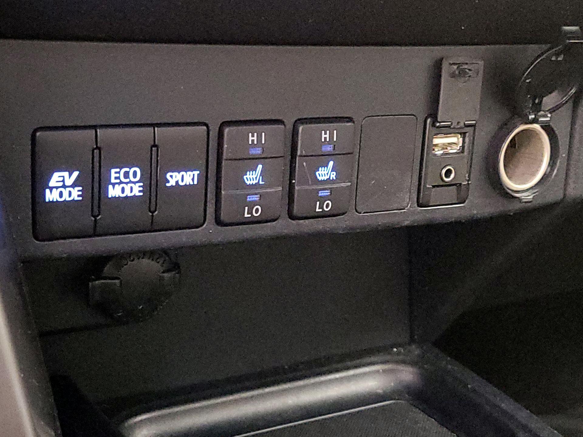 Thumbnail: 2016 Toyota RAV4 - 19