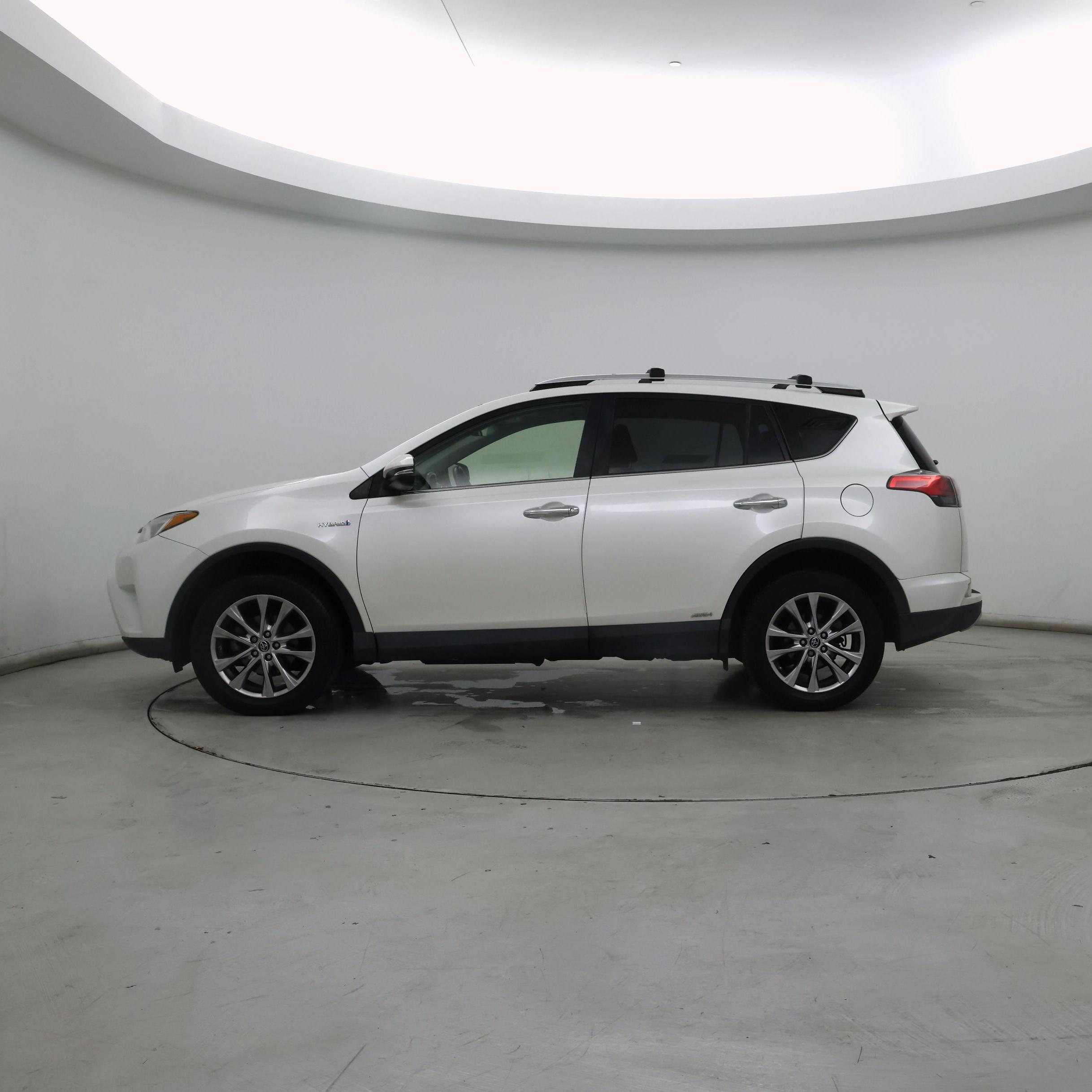 Thumbnail: 2016 Toyota RAV4 - 3
