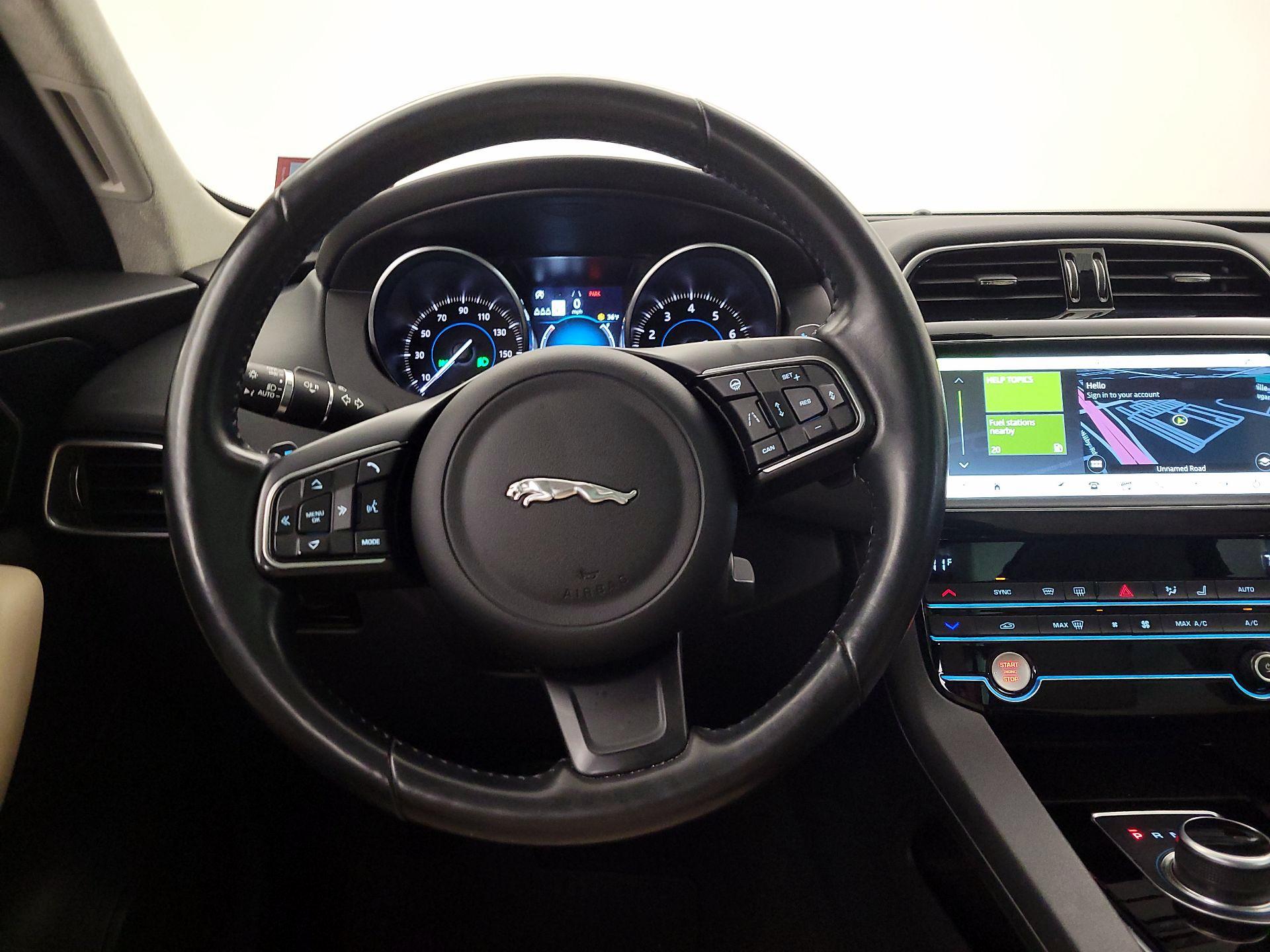 Thumbnail: 2020 Jaguar F-Pace - 10