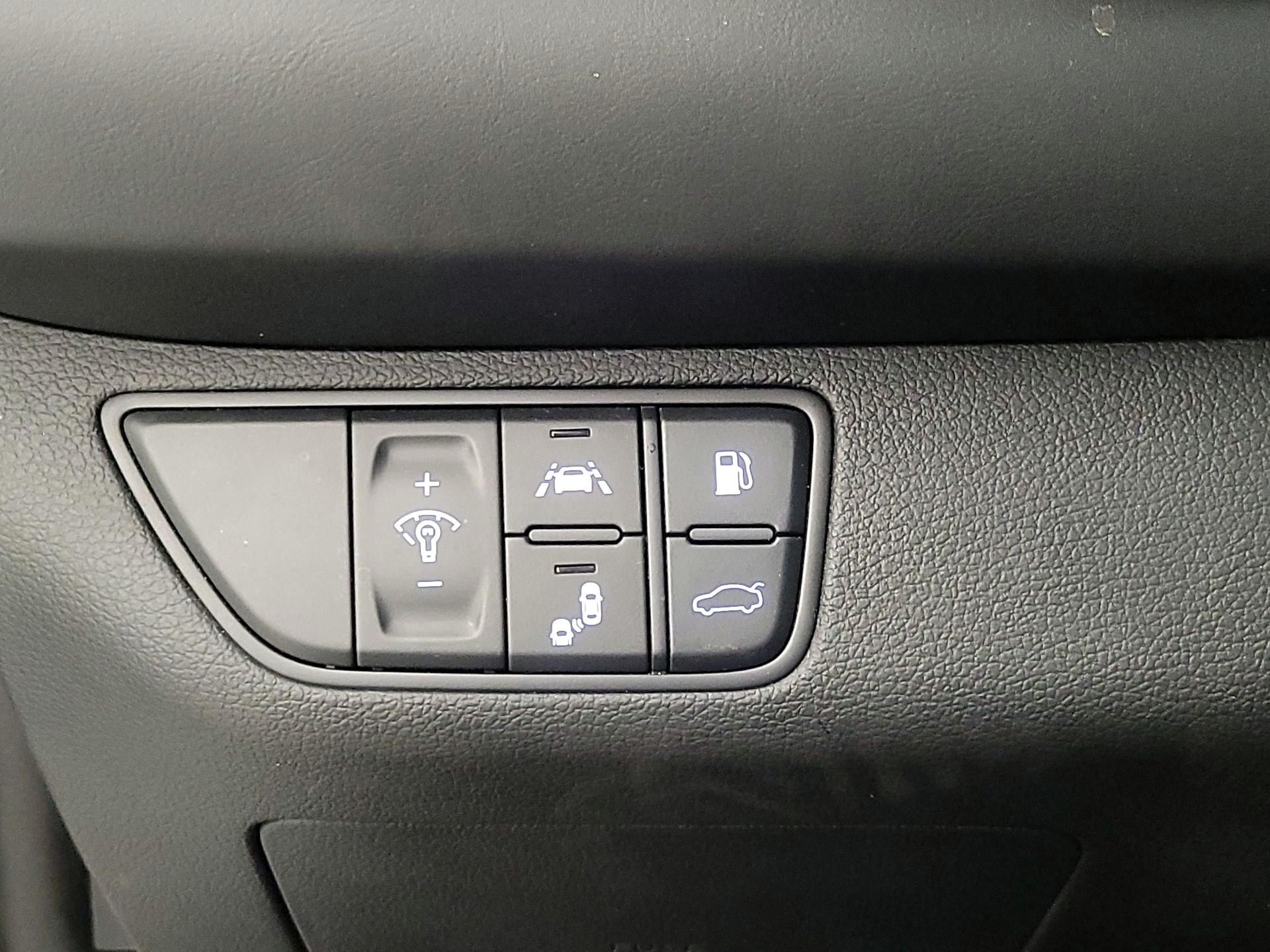 Thumbnail: 2019 Genesis G70 - 13