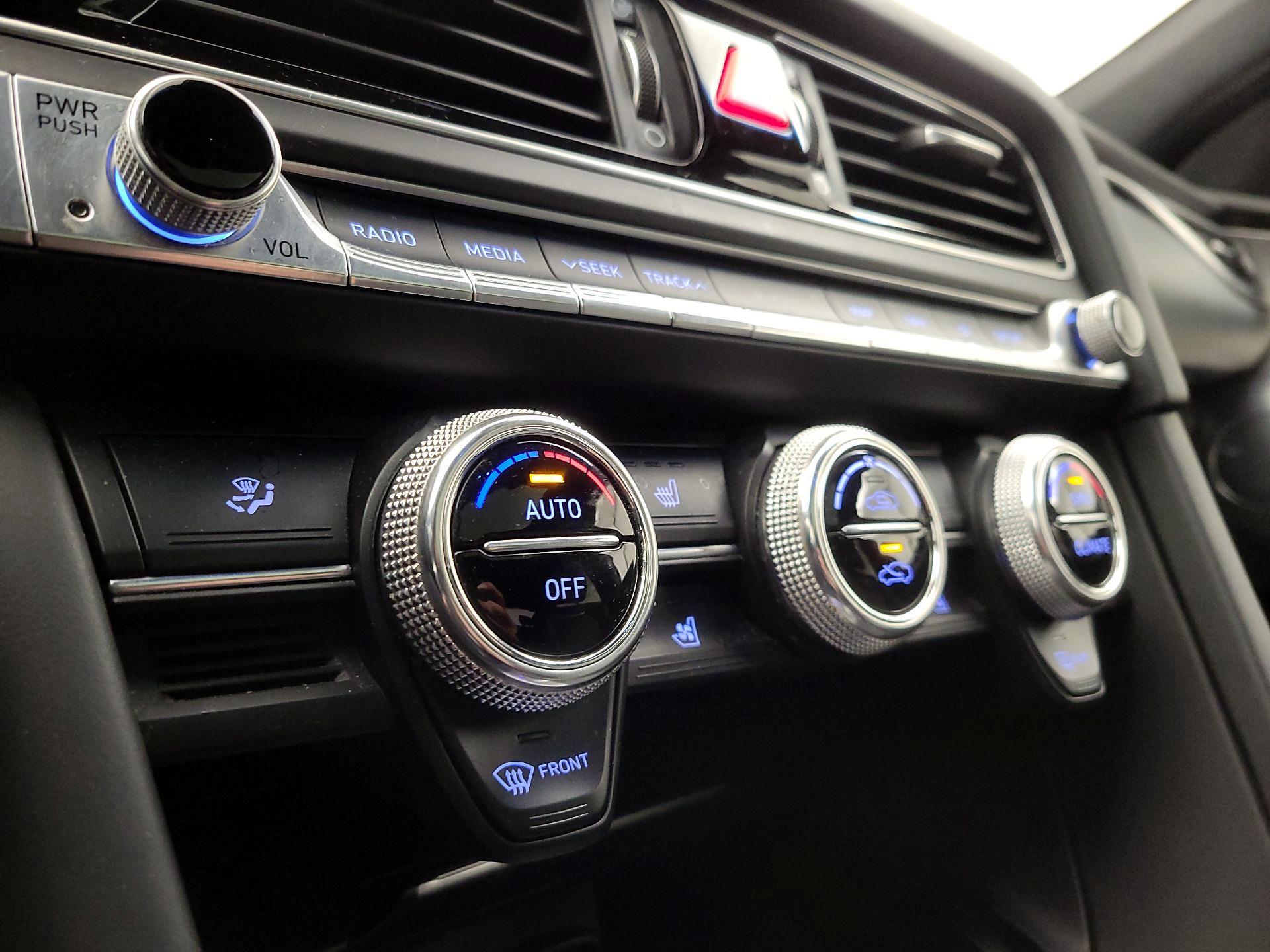 Thumbnail: 2019 Genesis G70 - 17