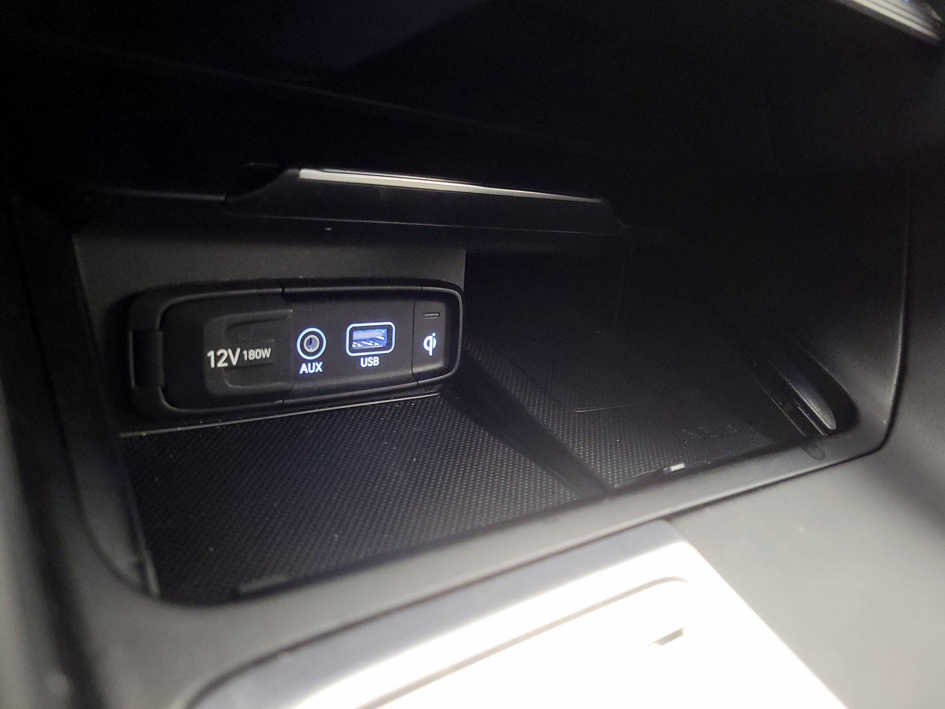 Thumbnail: 2019 Genesis G70 - 19