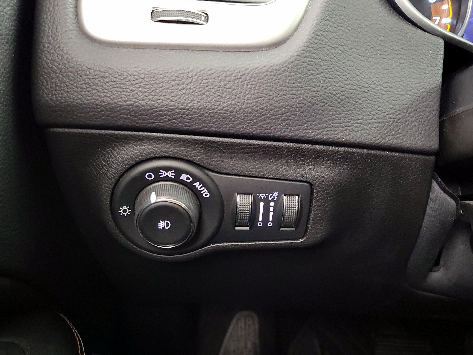 Thumbnail: 2017 Jeep Compass - 13