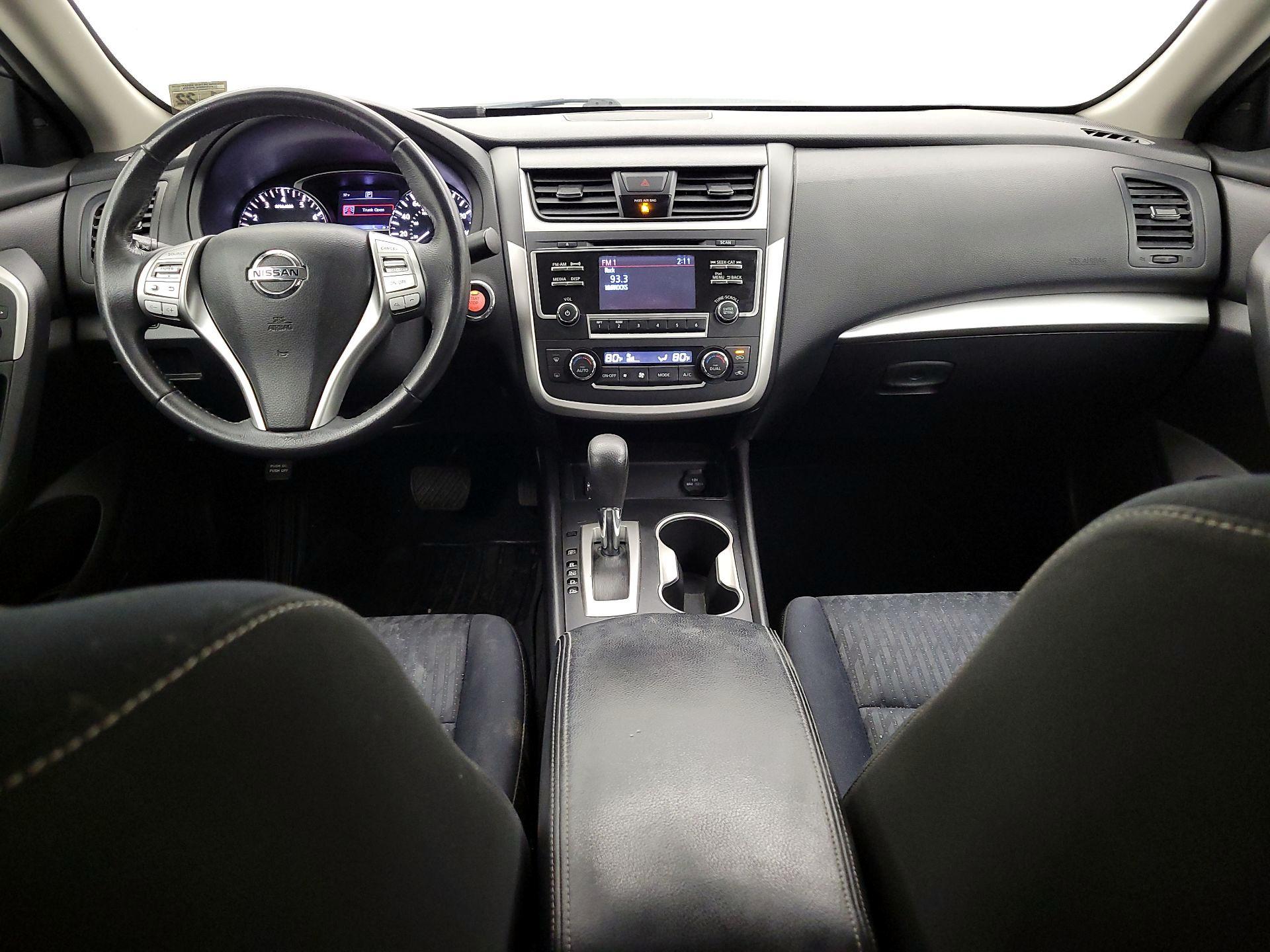 Thumbnail: 2017 Nissan Altima - 9