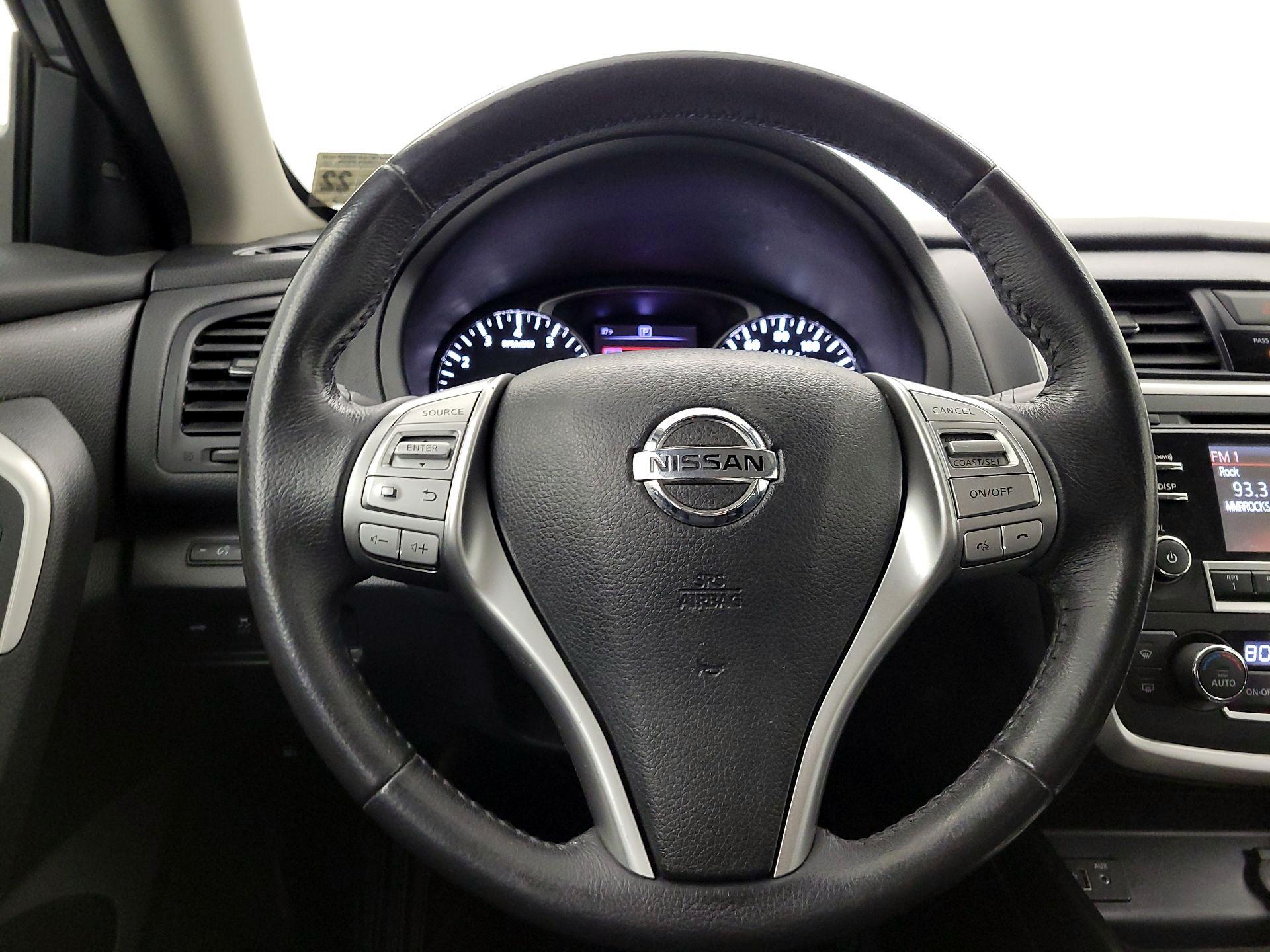 Thumbnail: 2017 Nissan Altima - 10