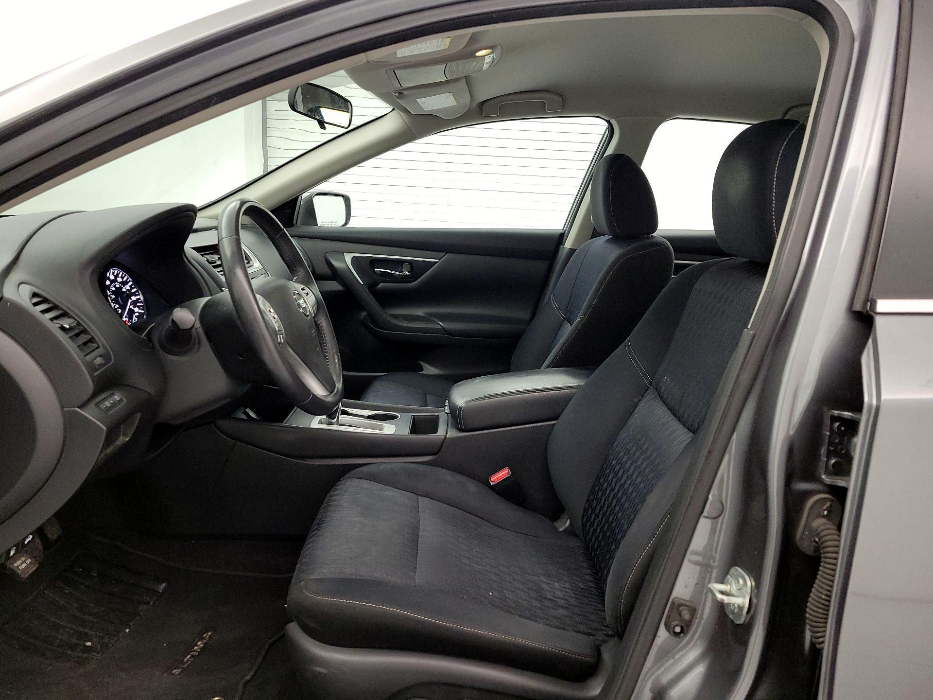 Thumbnail: 2017 Nissan Altima - 11