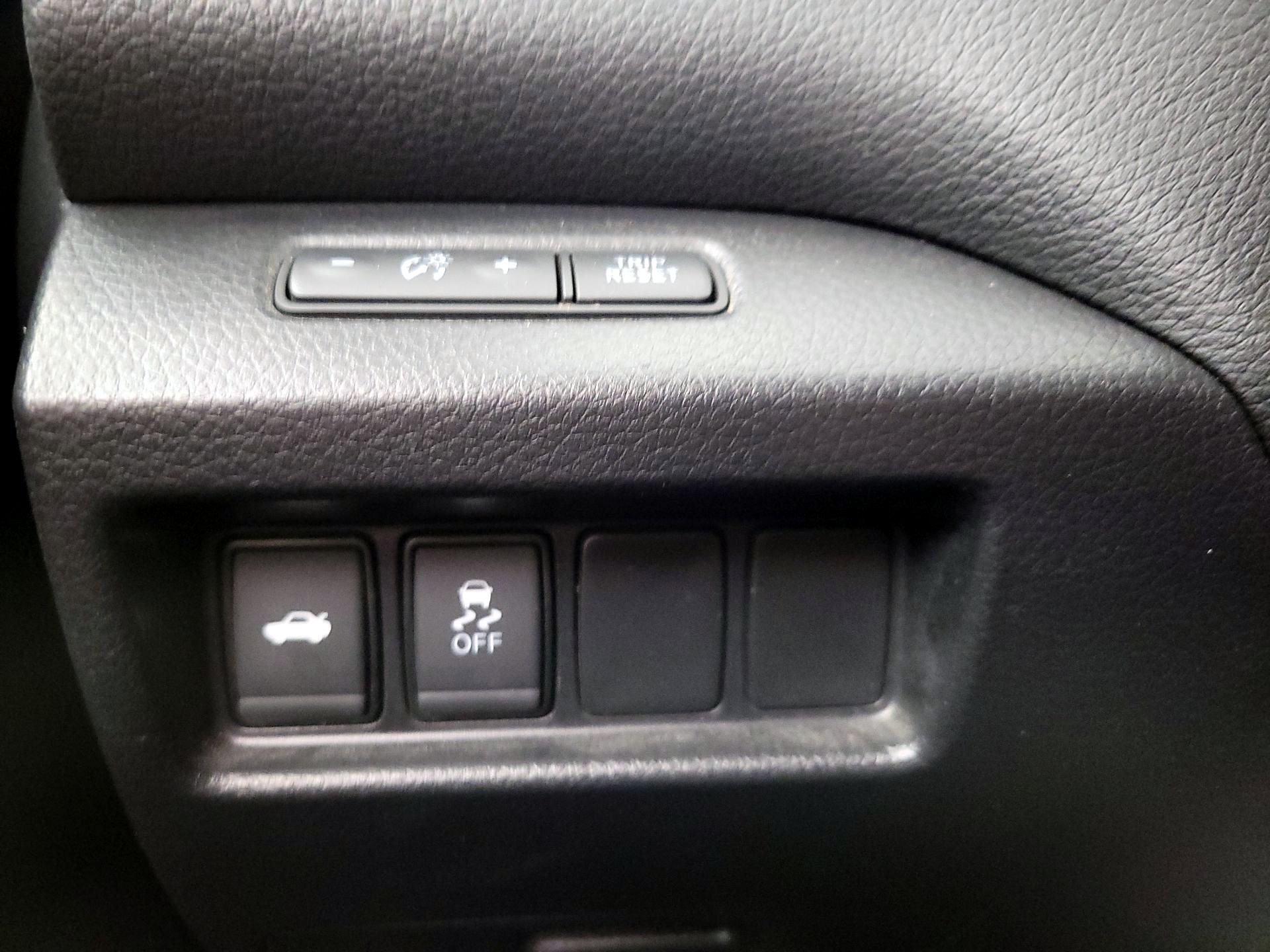 Thumbnail: 2017 Nissan Altima - 13