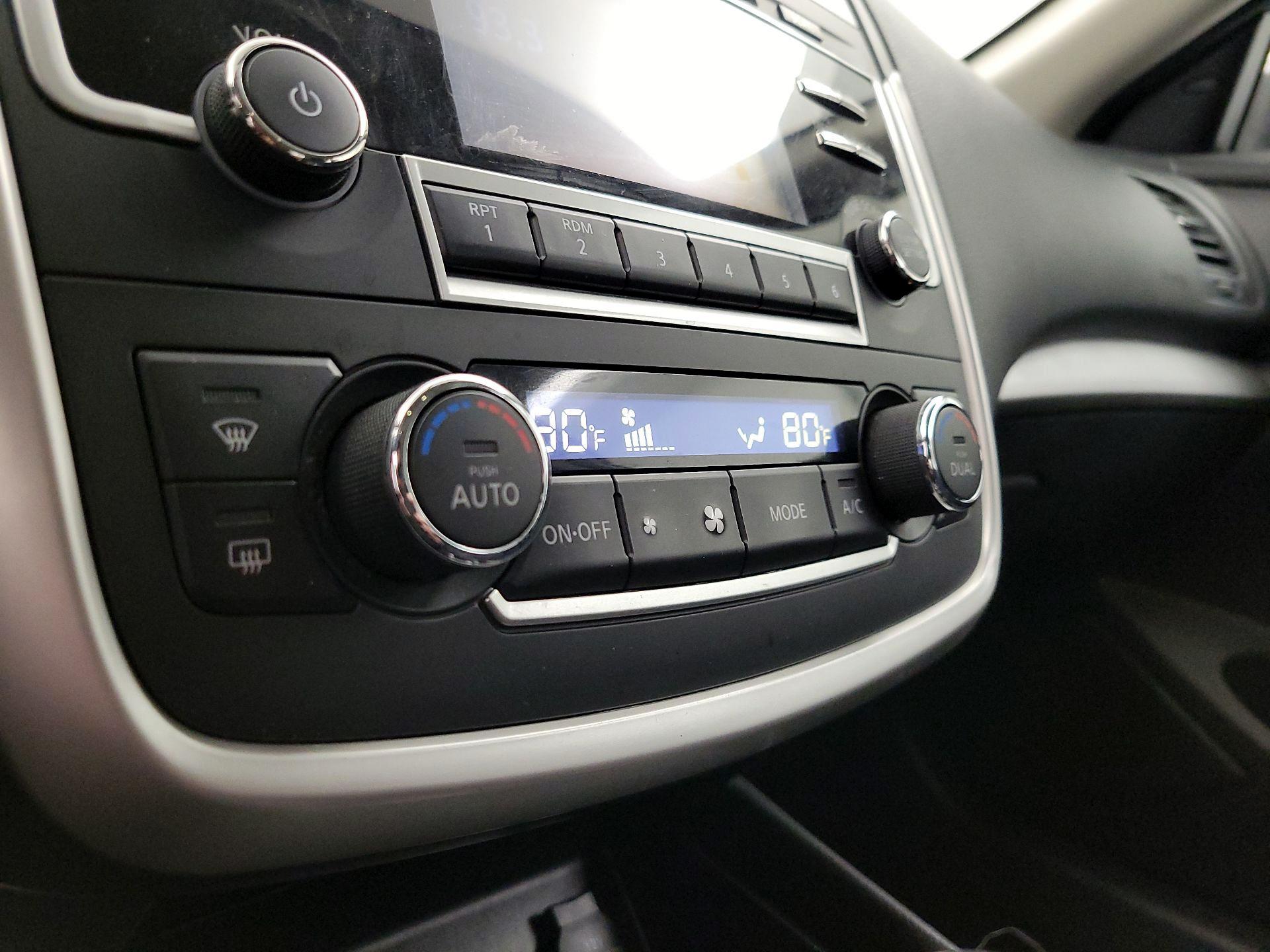 Thumbnail: 2017 Nissan Altima - 16