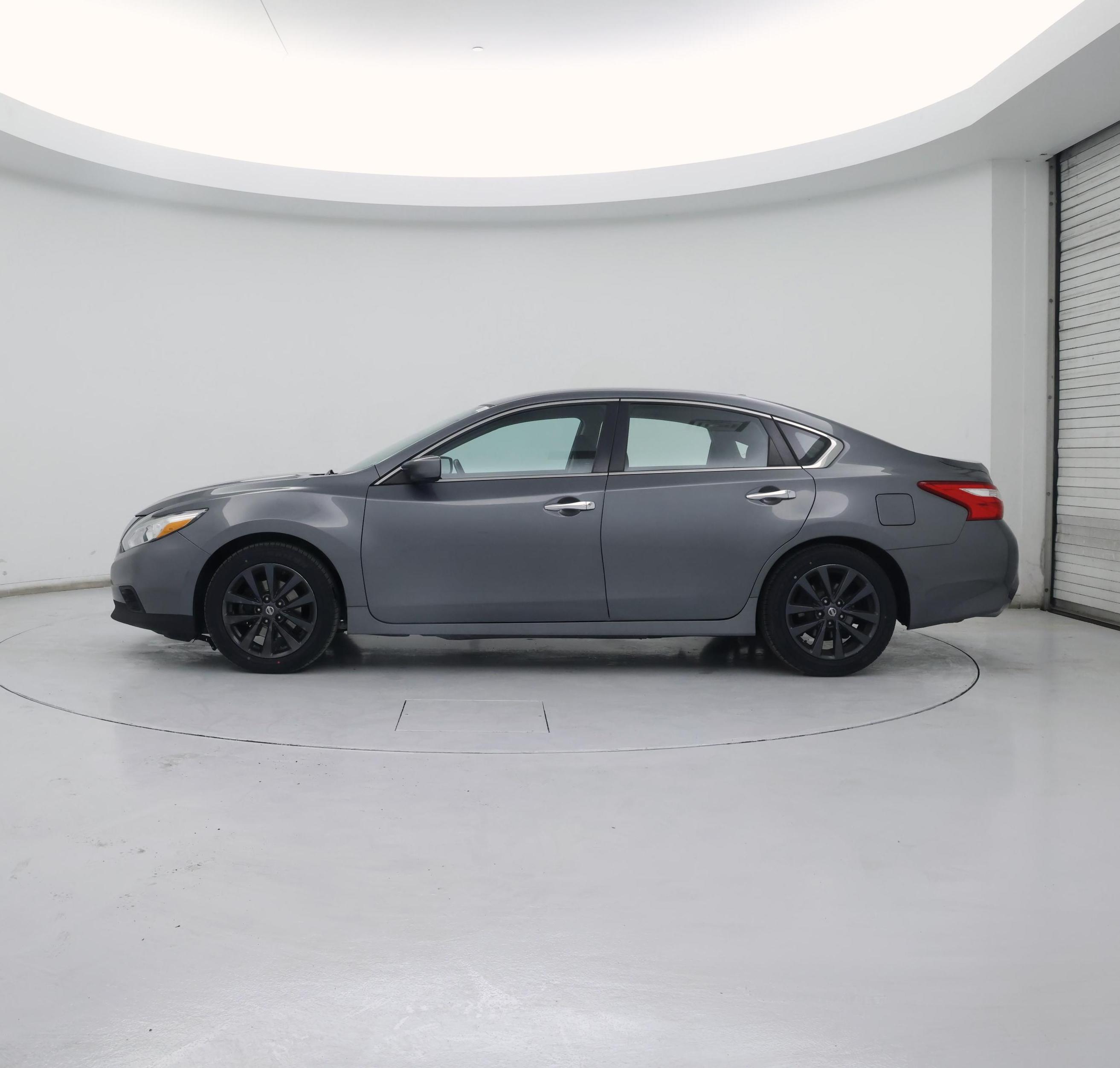 Thumbnail: 2017 Nissan Altima - 3