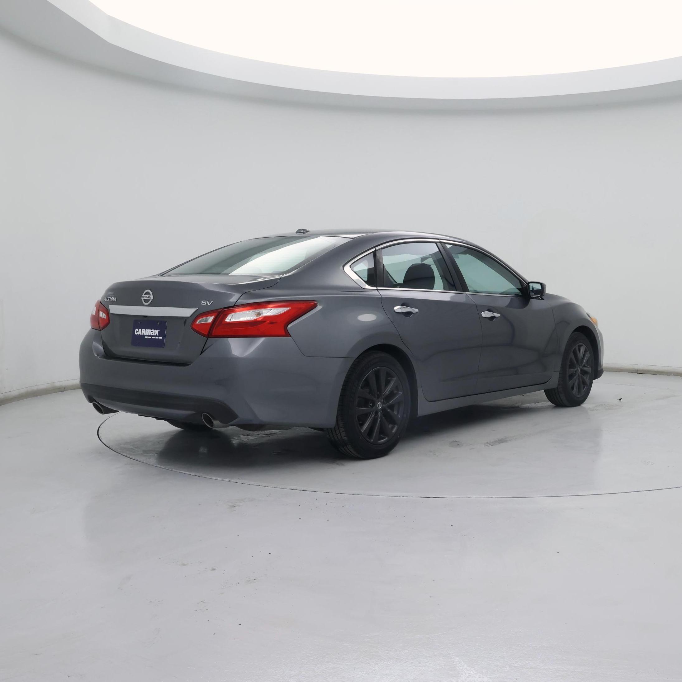 Thumbnail: 2017 Nissan Altima - 8