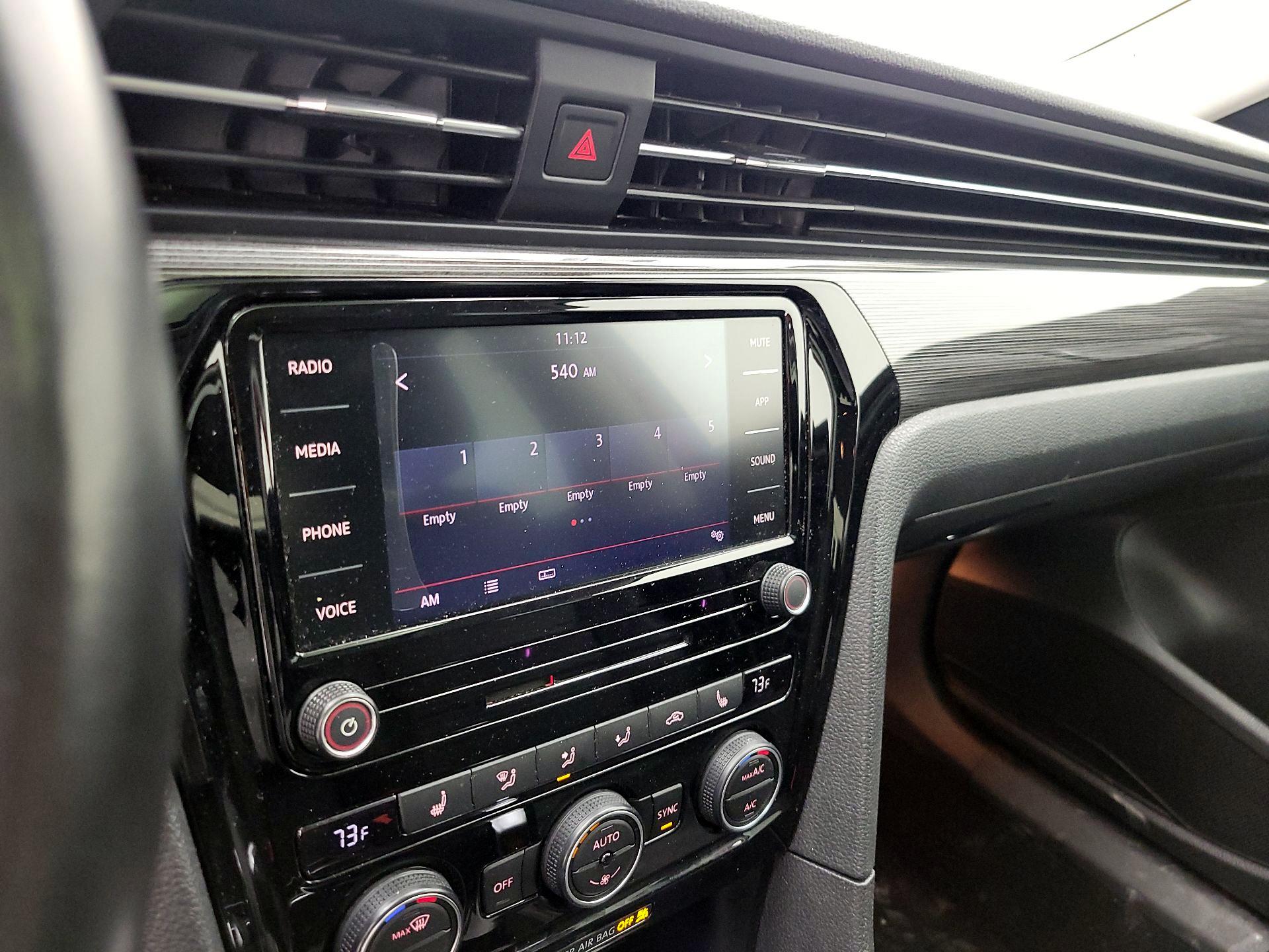 Thumbnail: 2020 Volkswagen Passat - 15