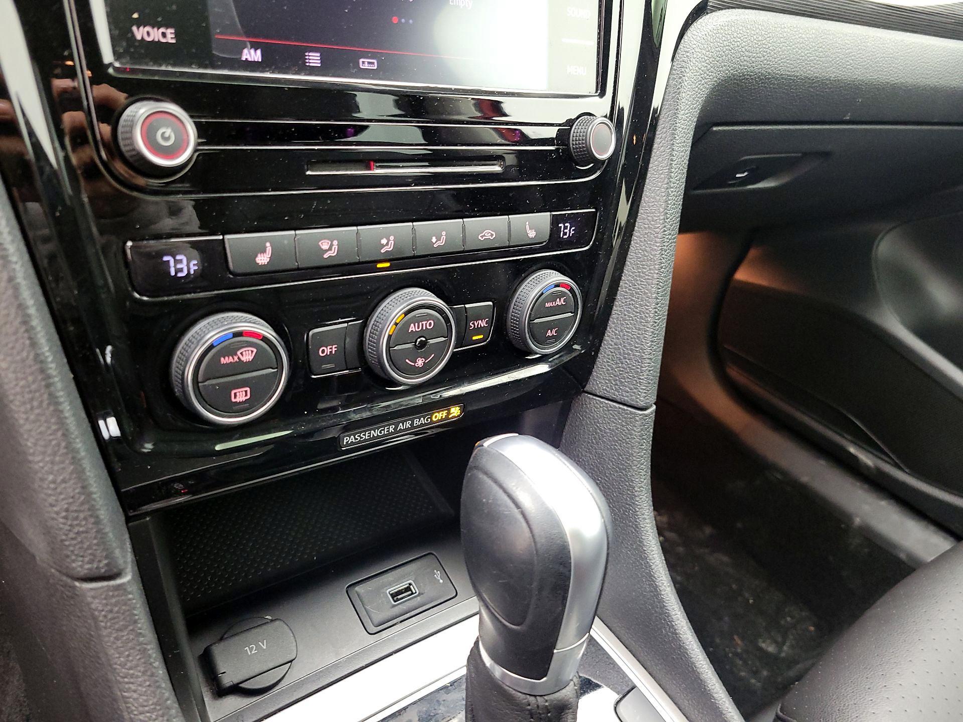 Thumbnail: 2020 Volkswagen Passat - 16