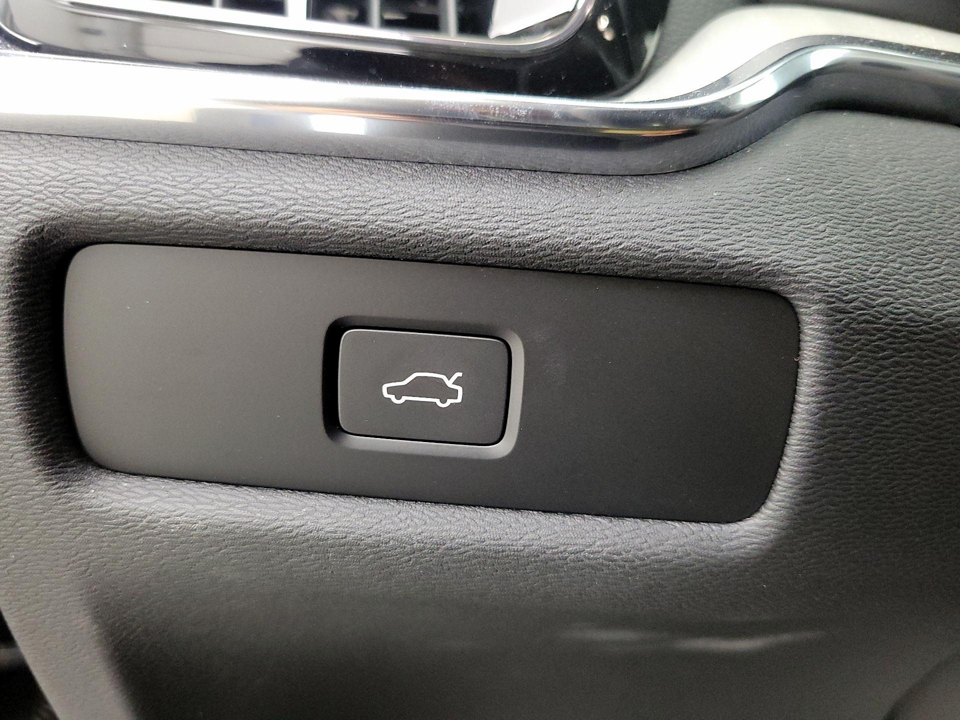 Thumbnail: 2024 Volvo S60 - 13